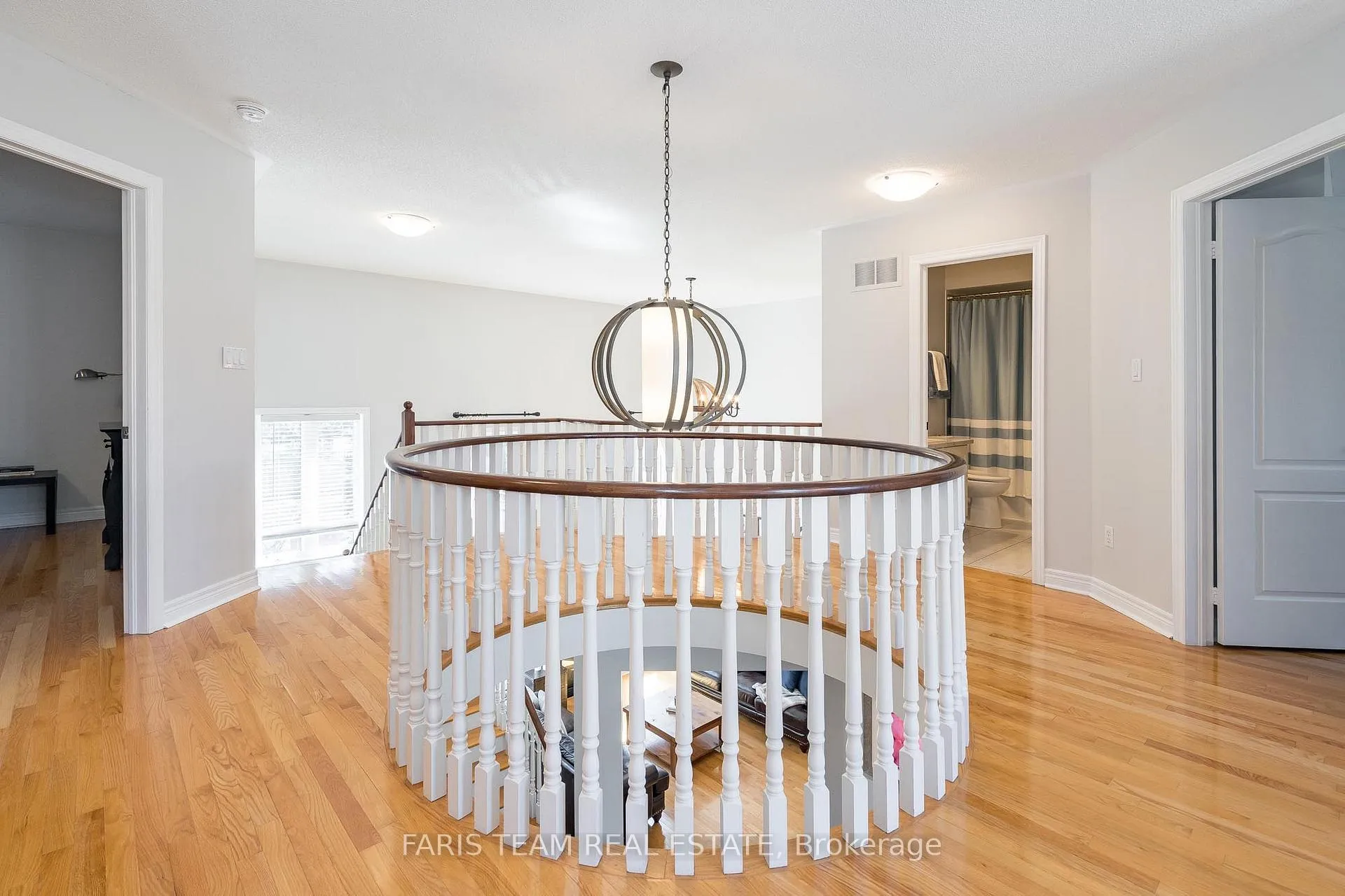 Photo 16 of 28 Camelot Square, Barrie, Innis-Shore — HOMEH