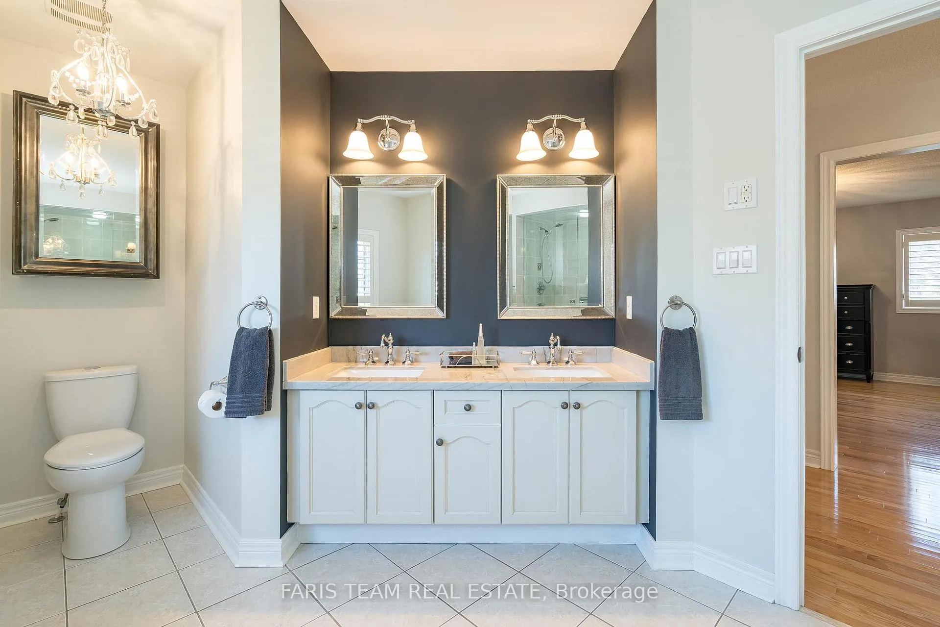 Photo 18 of 28 Camelot Square, Barrie, Innis-Shore — HOMEH