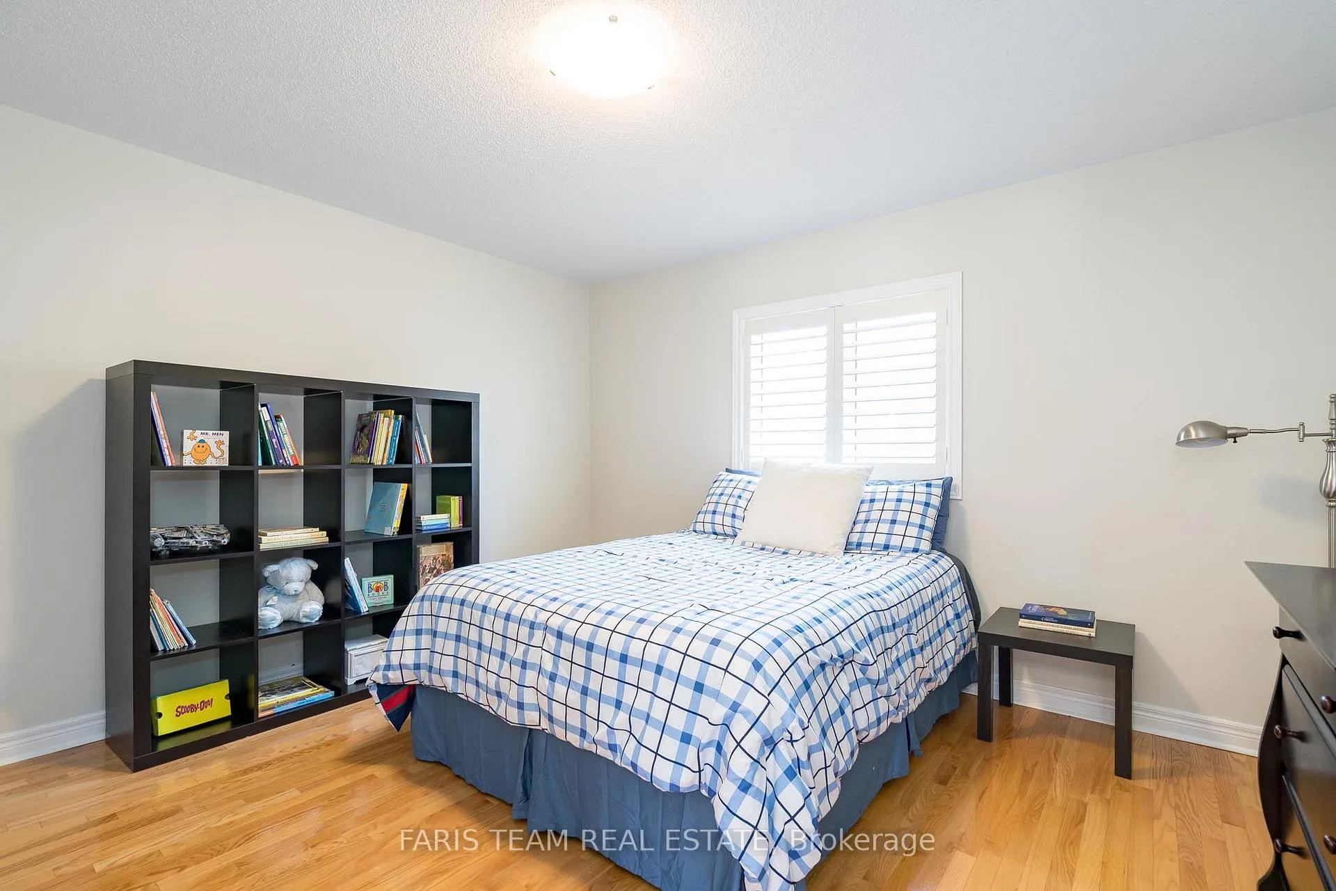 Photo 21 of 28 Camelot Square, Barrie, Innis-Shore — HOMEH