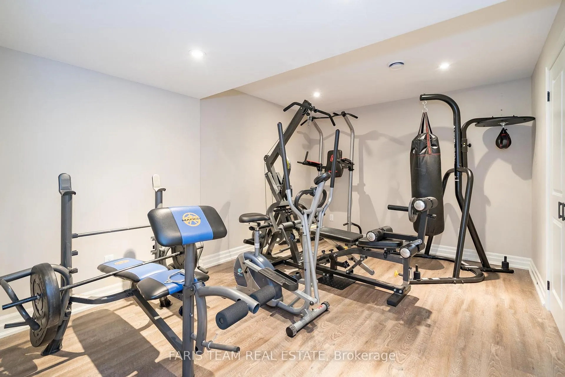 Photo 27 of 28 Camelot Square, Barrie, Innis-Shore — HOMEH