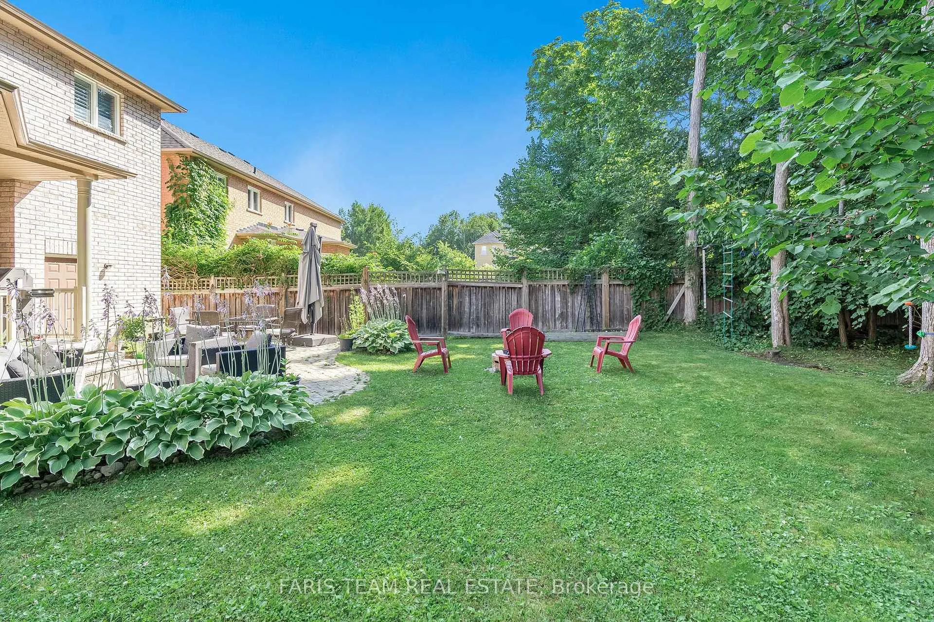 Photo 34 of 28 Camelot Square, Barrie, Innis-Shore — HOMEH