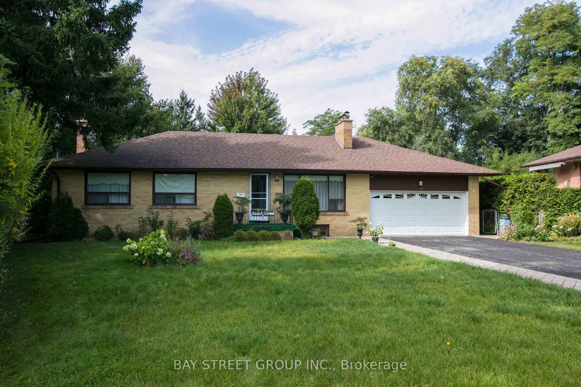 Photo 3 of 16 Honeybourne Crescent, Markham, Bullock — HOMEH
