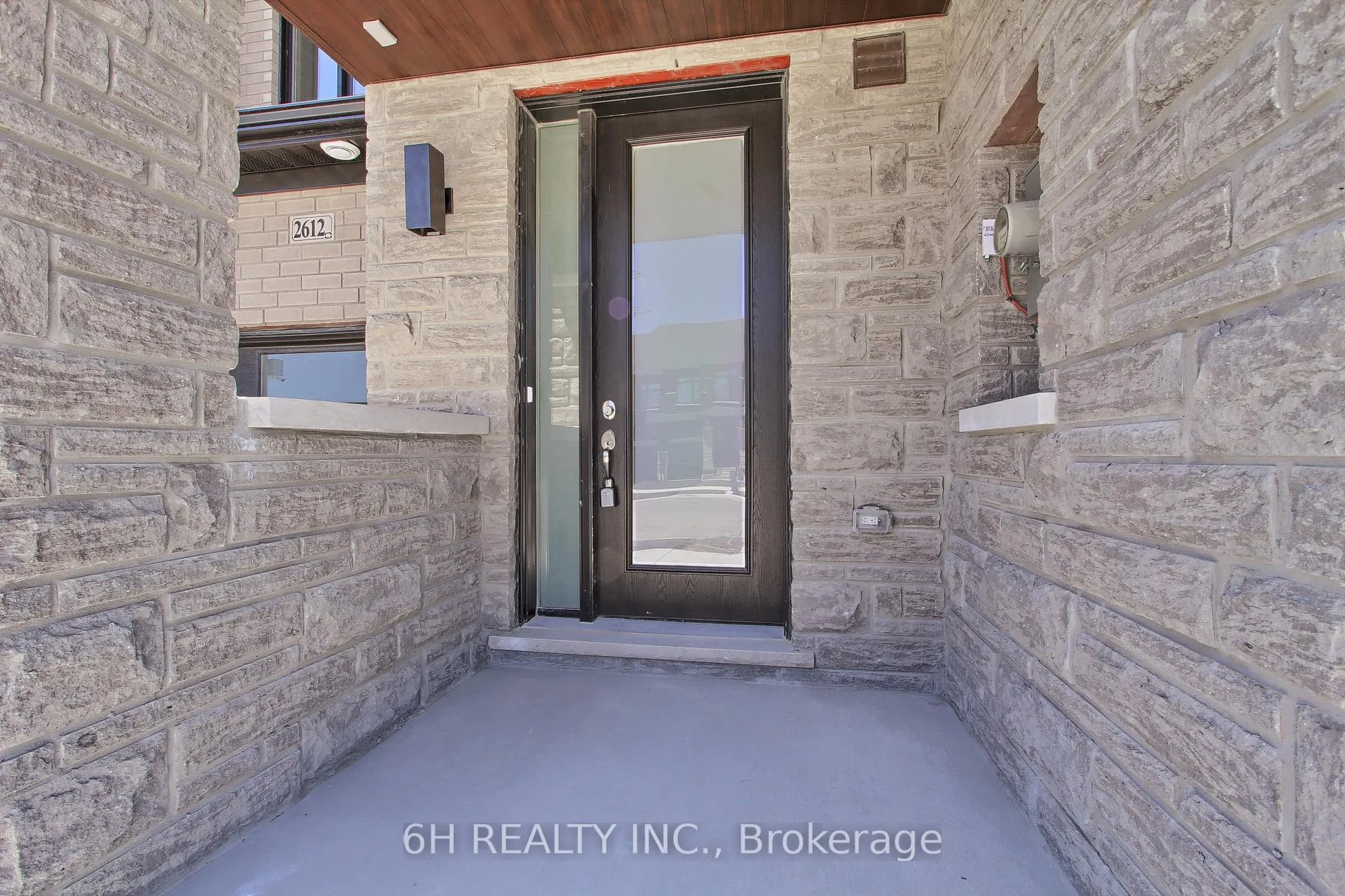 Photo 2 of 2612 Hibiscus Drive, Pickering, Rural Pickering — HOMEH