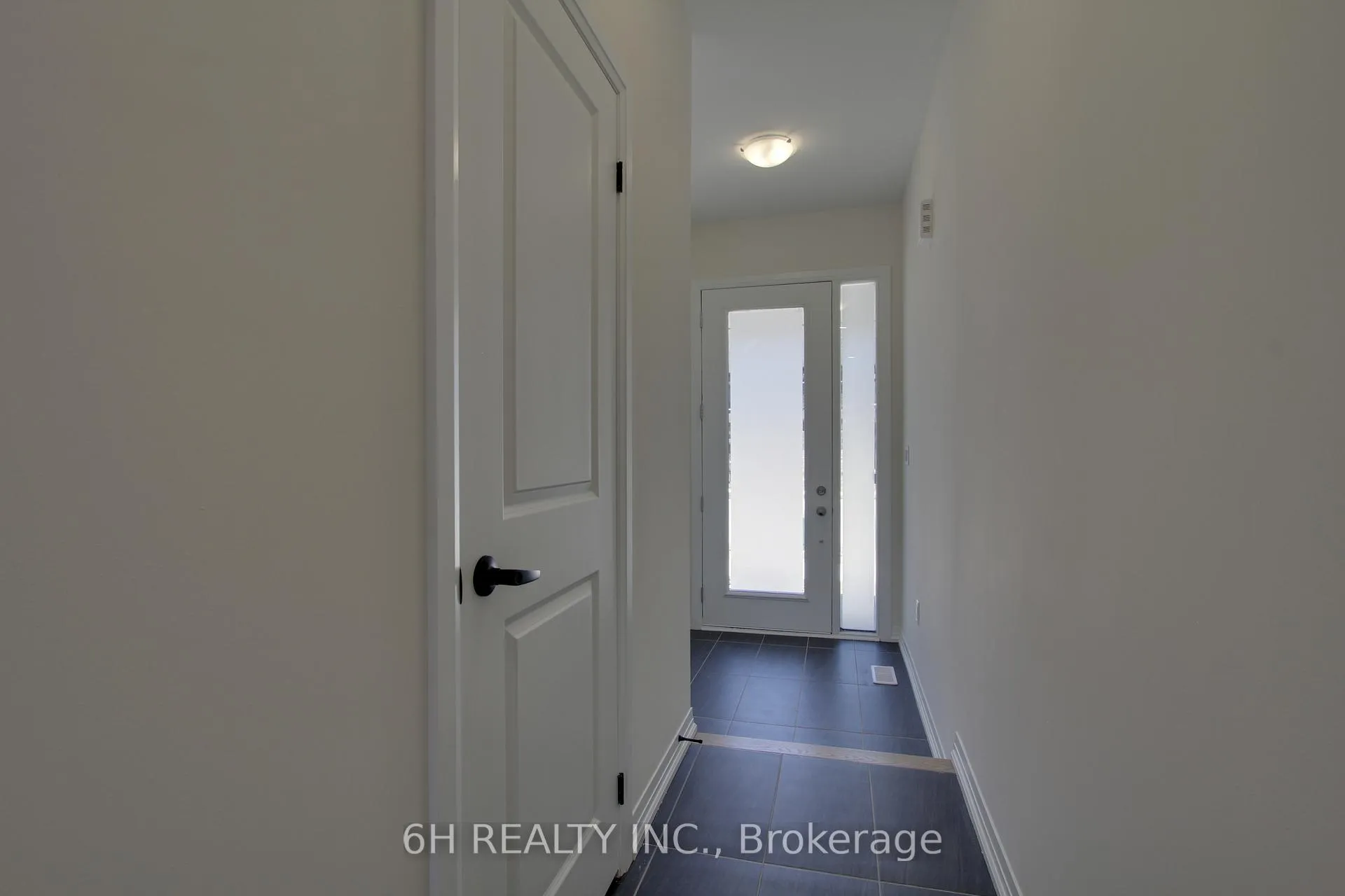 Photo 4 of 2612 Hibiscus Drive, Pickering, Rural Pickering — HOMEH