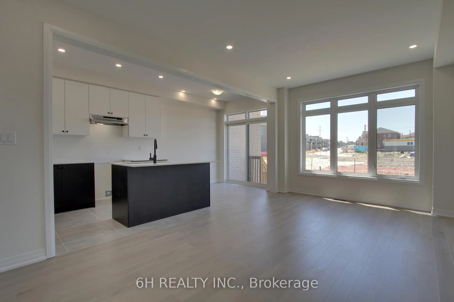 Photo 10 of 2612 Hibiscus Drive, Pickering, Rural Pickering — HOMEH