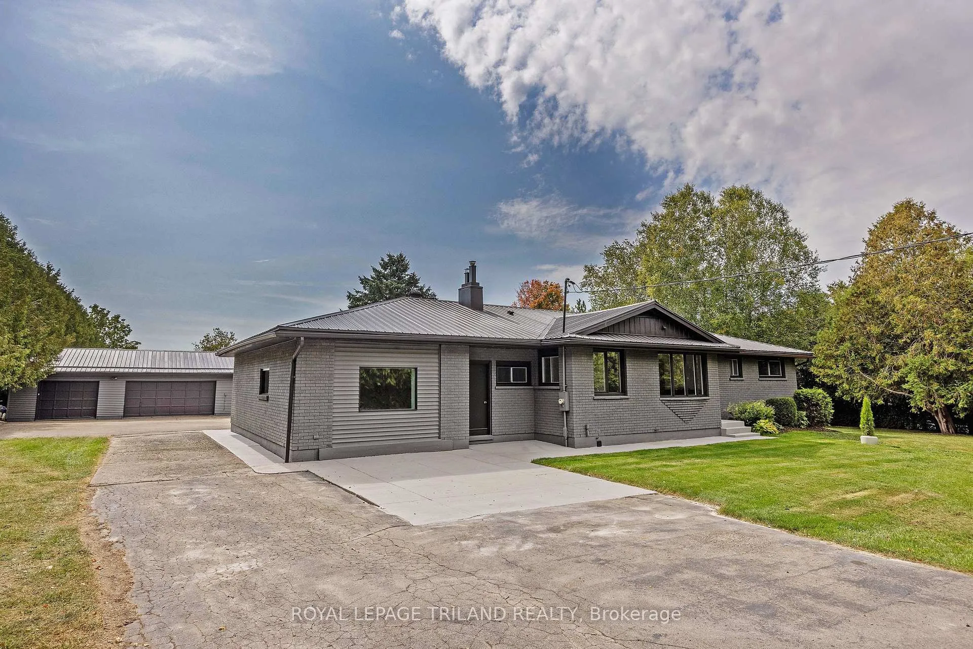 Photo 4 of 829 Avon Drive, Malahide, Rural Malahide — HOMEH