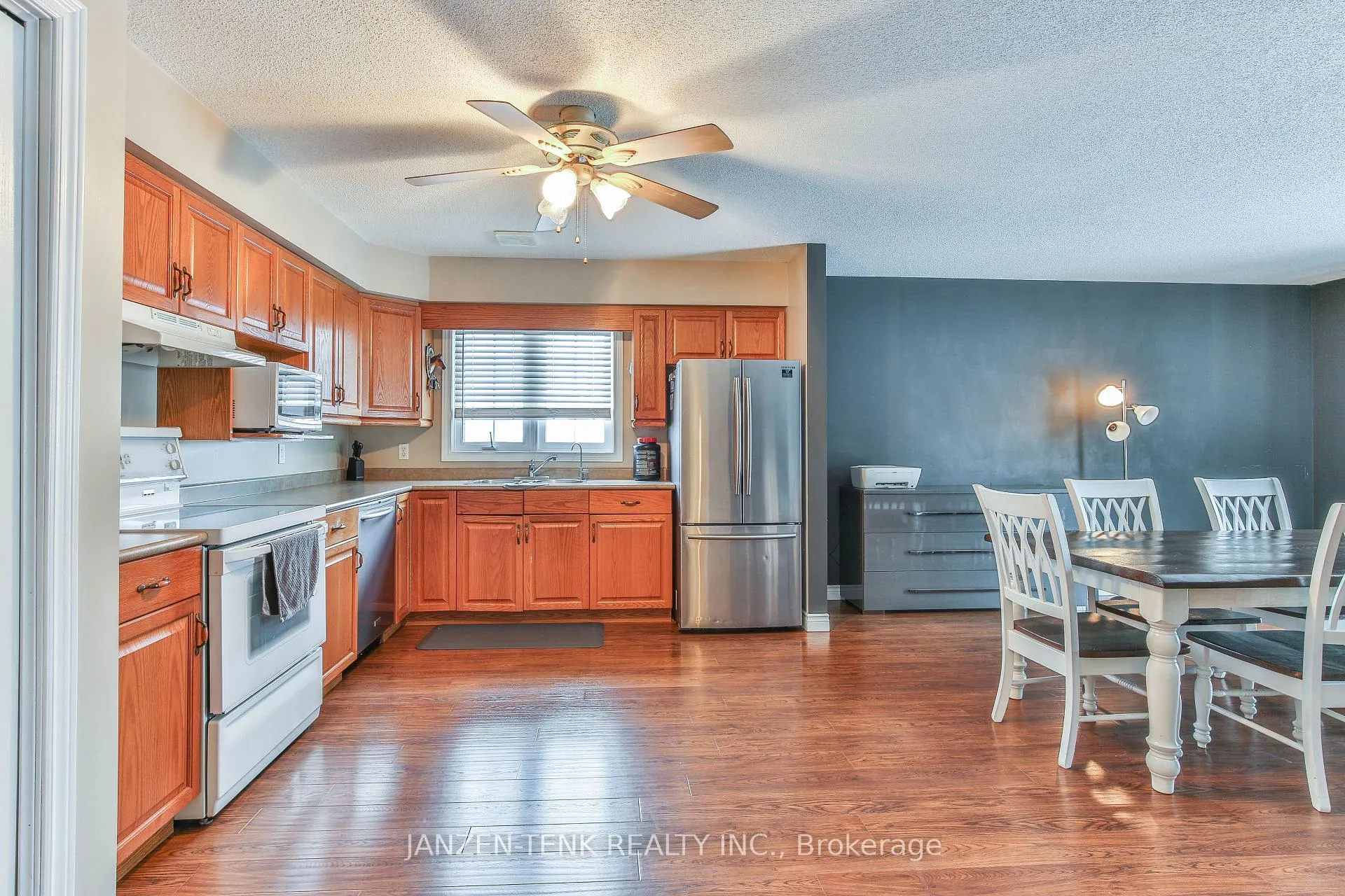 Photo 5 of 63 South Street E, Aylmer — HOMEH
