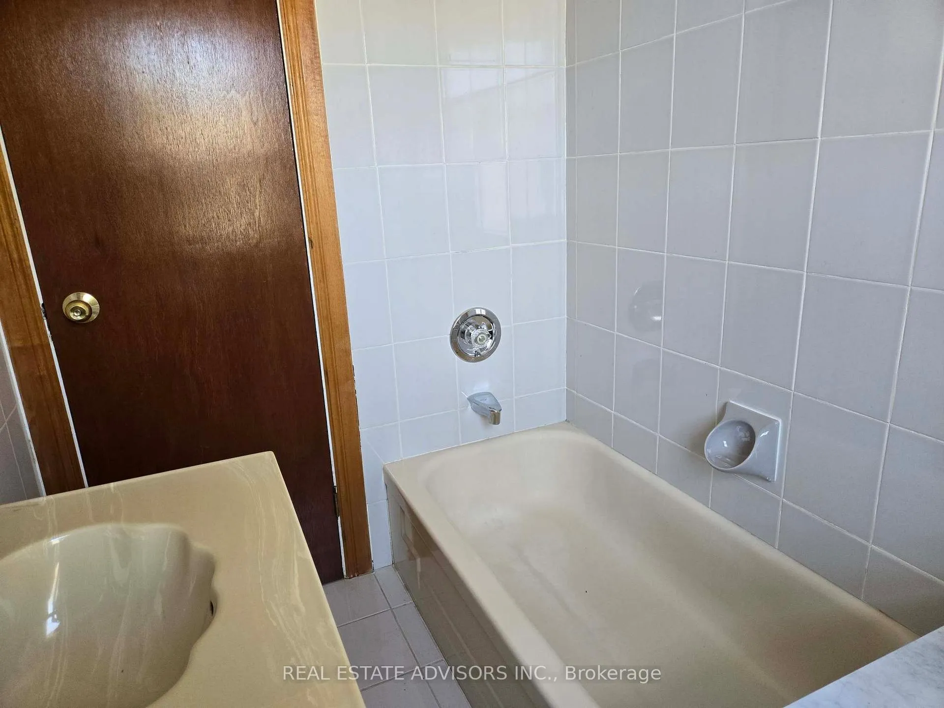 Photo 9 of 2 Ashbury Avenue, Toronto, Oakwood Village — HOMEH