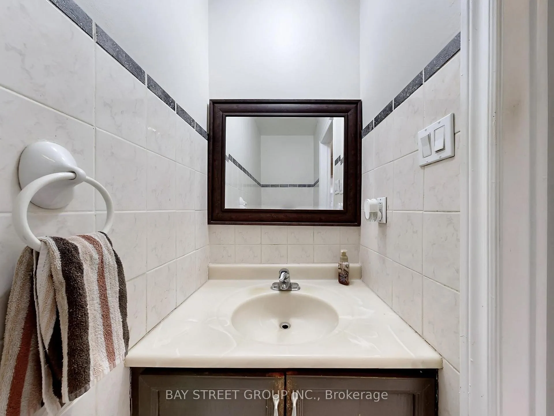 Photo 19 of 36 Durant Crescent, Markham, Middlefield — HOMEH