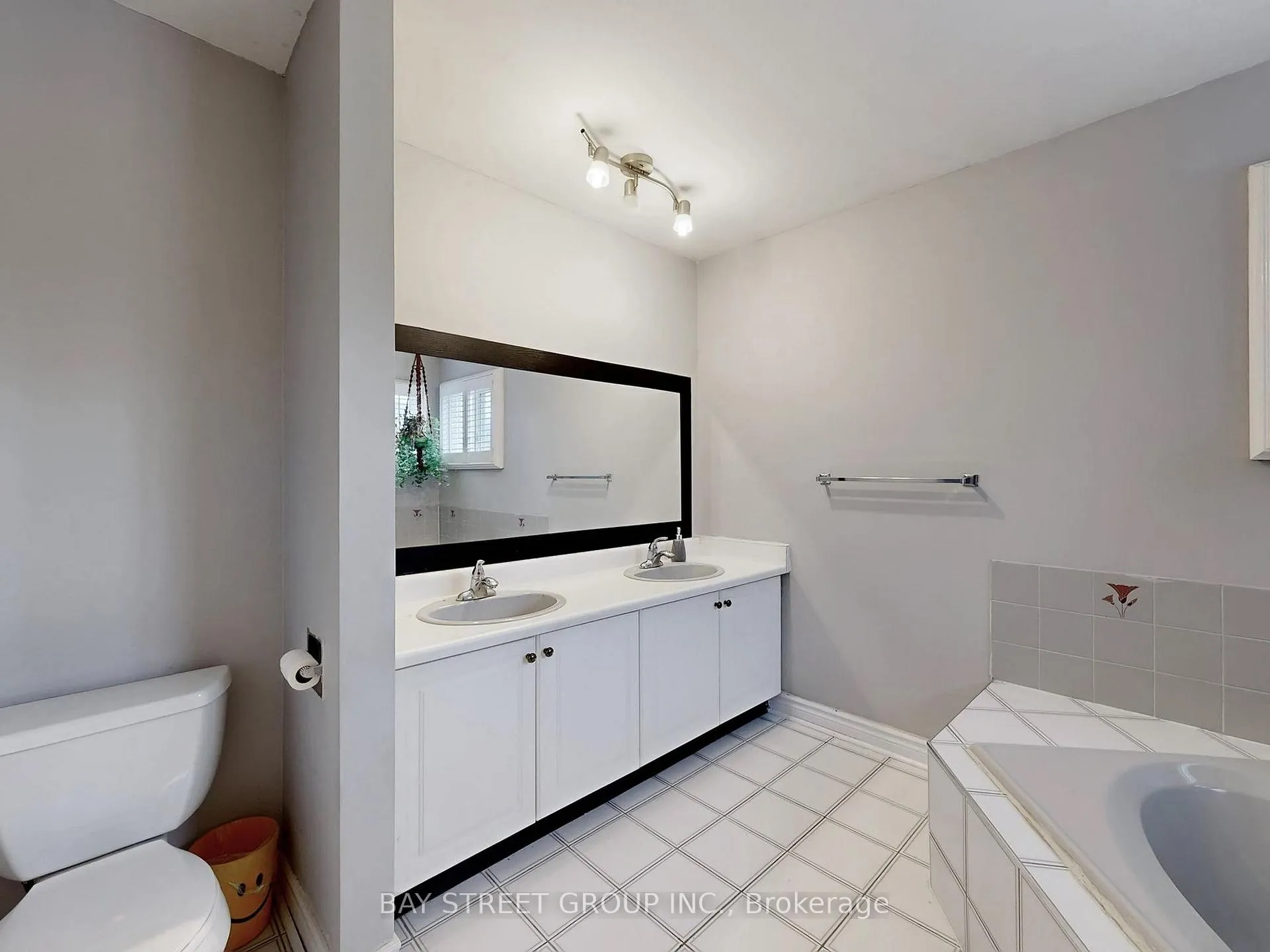 Photo 24 of 36 Durant Crescent, Markham, Middlefield — HOMEH