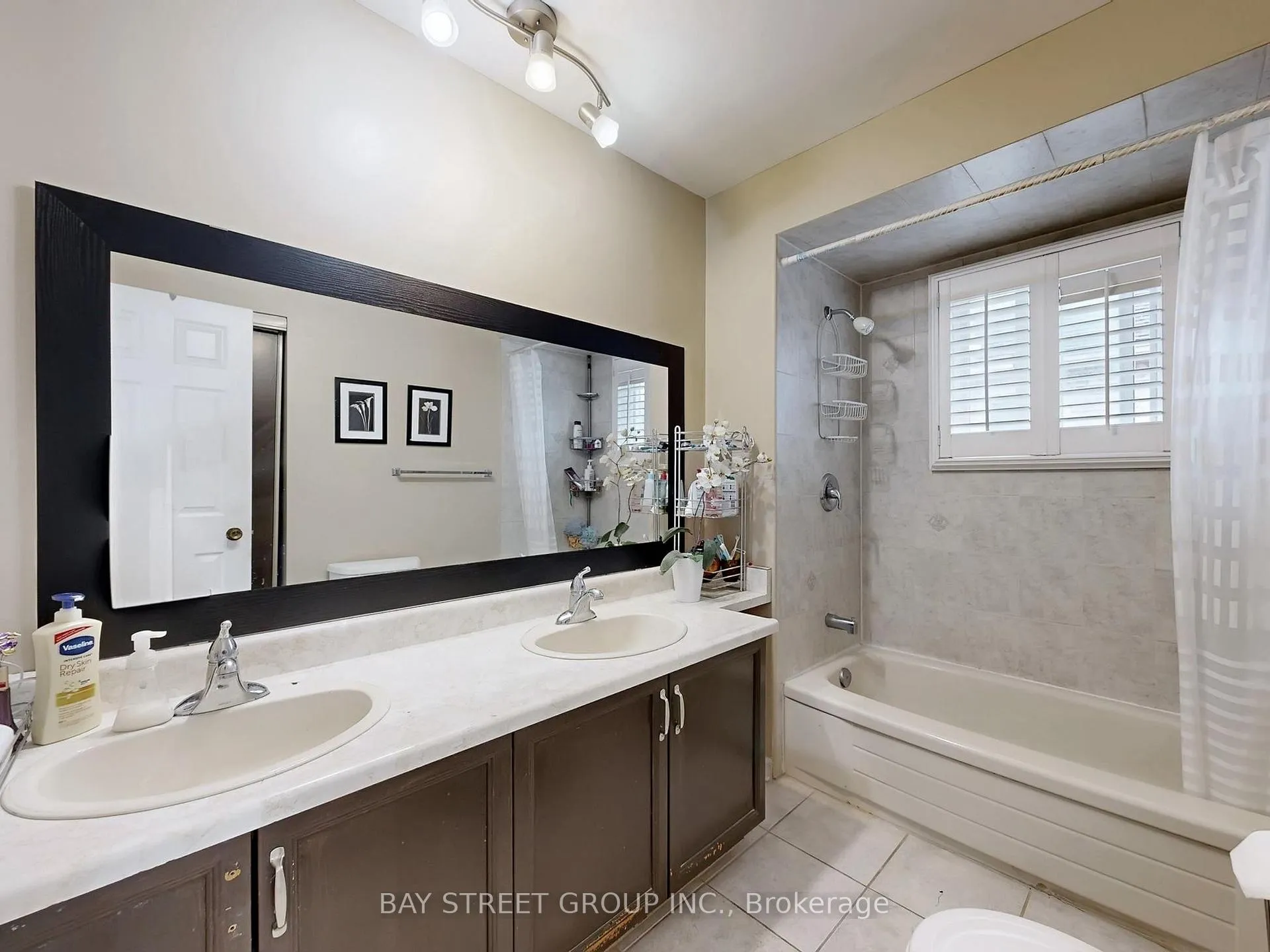 Photo 29 of 36 Durant Crescent, Markham, Middlefield — HOMEH