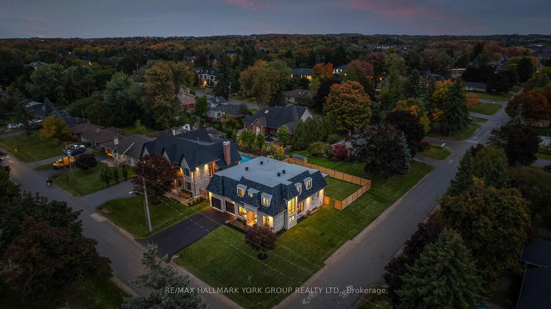 Photo 2 of 83 Elizabeth Grove, King, King City — HOMEH