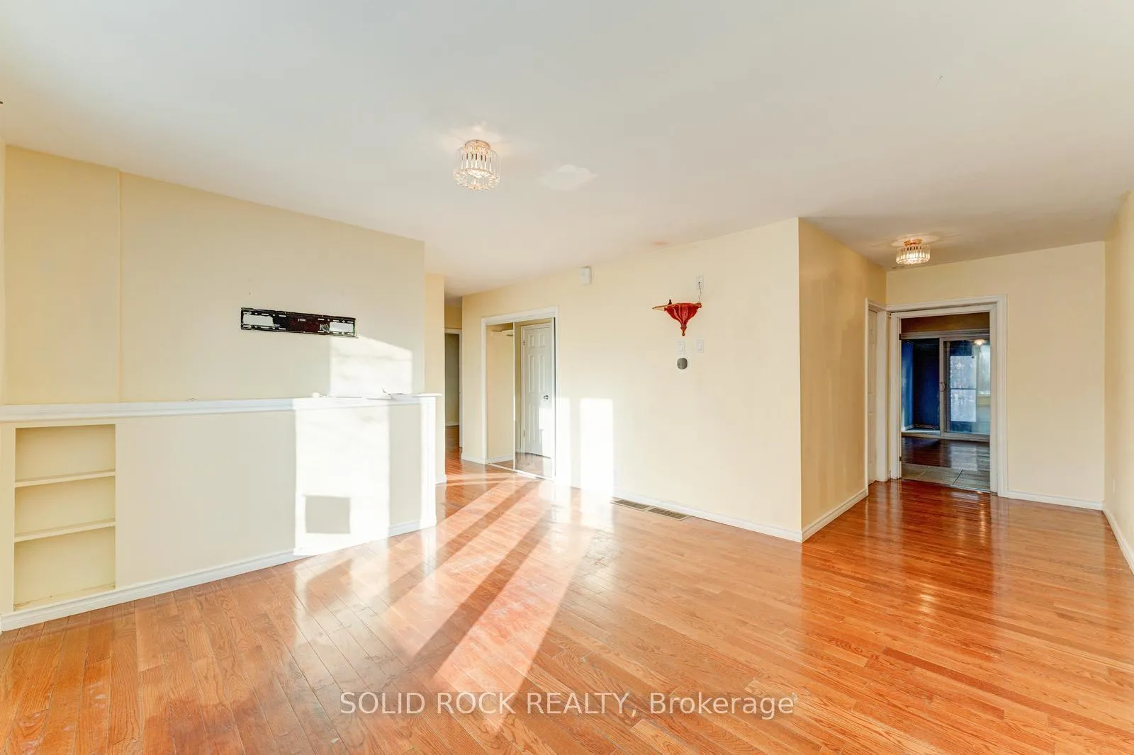 Photo 5 of 33 Elfreda Boulevard, Scarborough, Clairlea-Birchmount — HOMEH