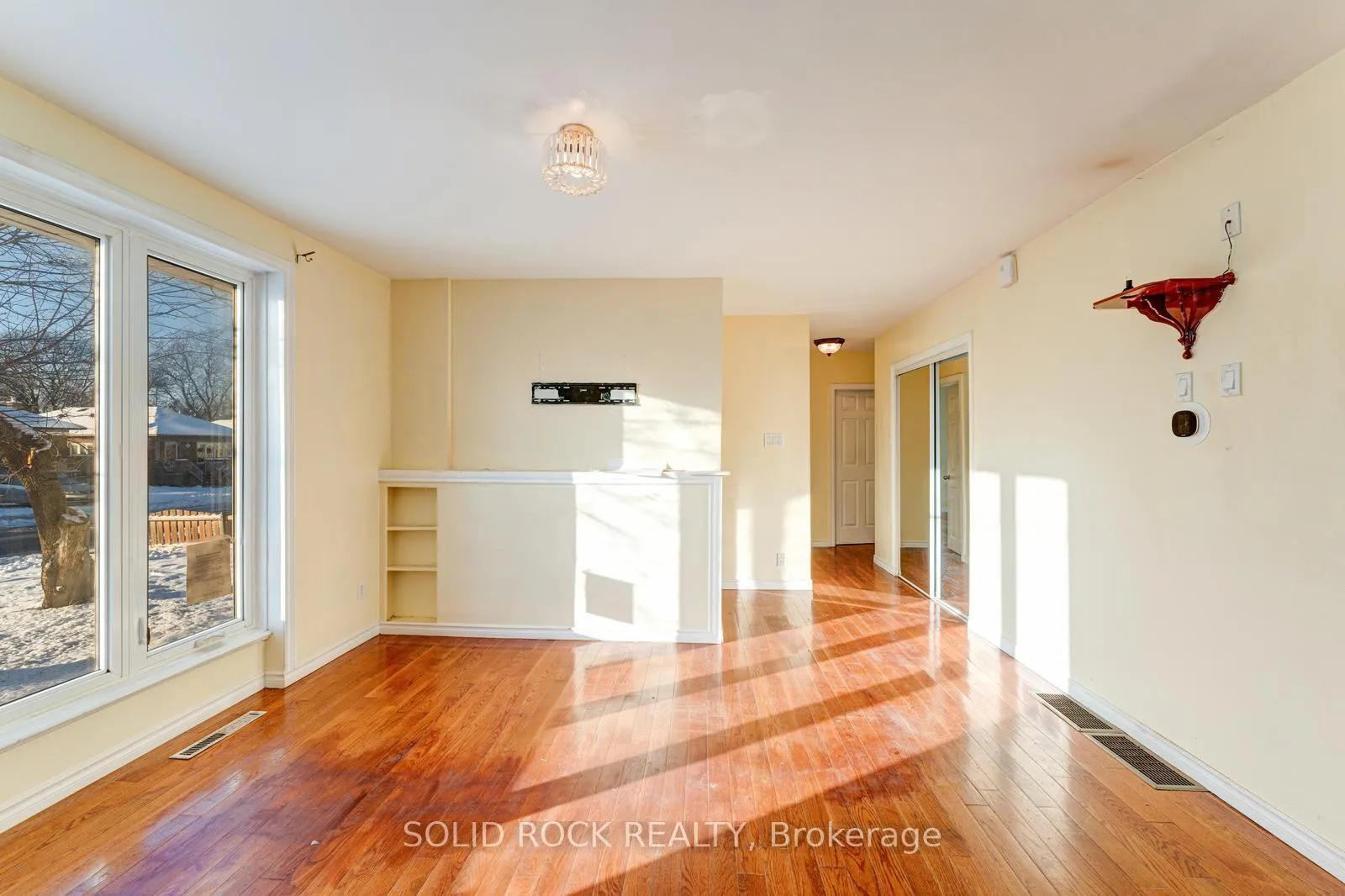 Photo 6 of 33 Elfreda Boulevard, Scarborough, Clairlea-Birchmount — HOMEH