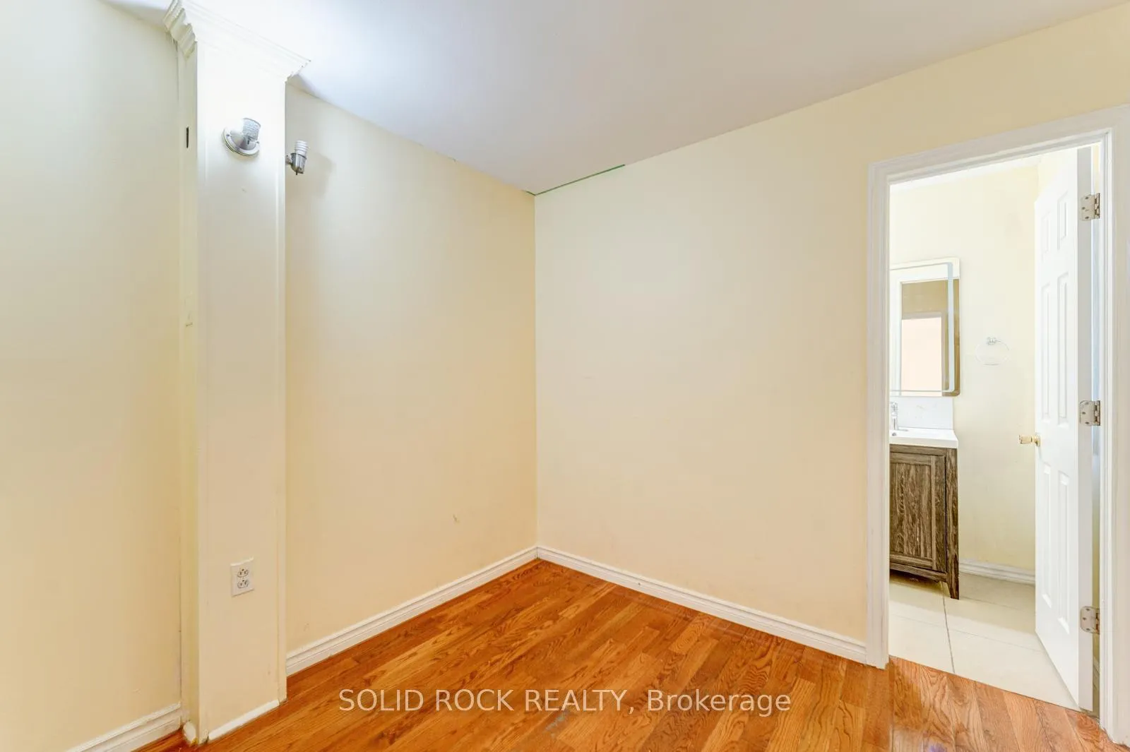 Photo 7 of 33 Elfreda Boulevard, Scarborough, Clairlea-Birchmount — HOMEH