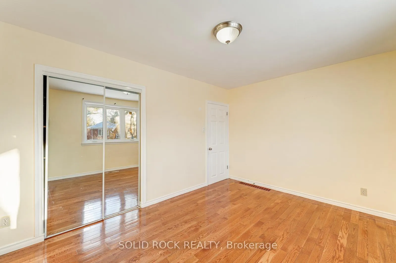 Photo 12 of 33 Elfreda Boulevard, Scarborough, Clairlea-Birchmount — HOMEH