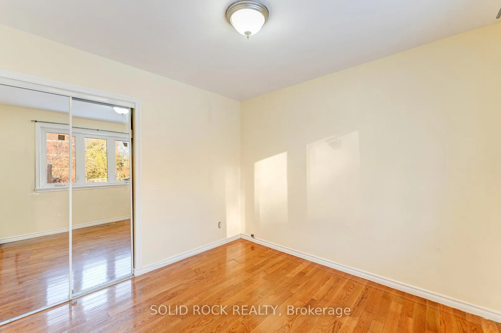 Photo 14 of 33 Elfreda Boulevard, Scarborough, Clairlea-Birchmount — HOMEH