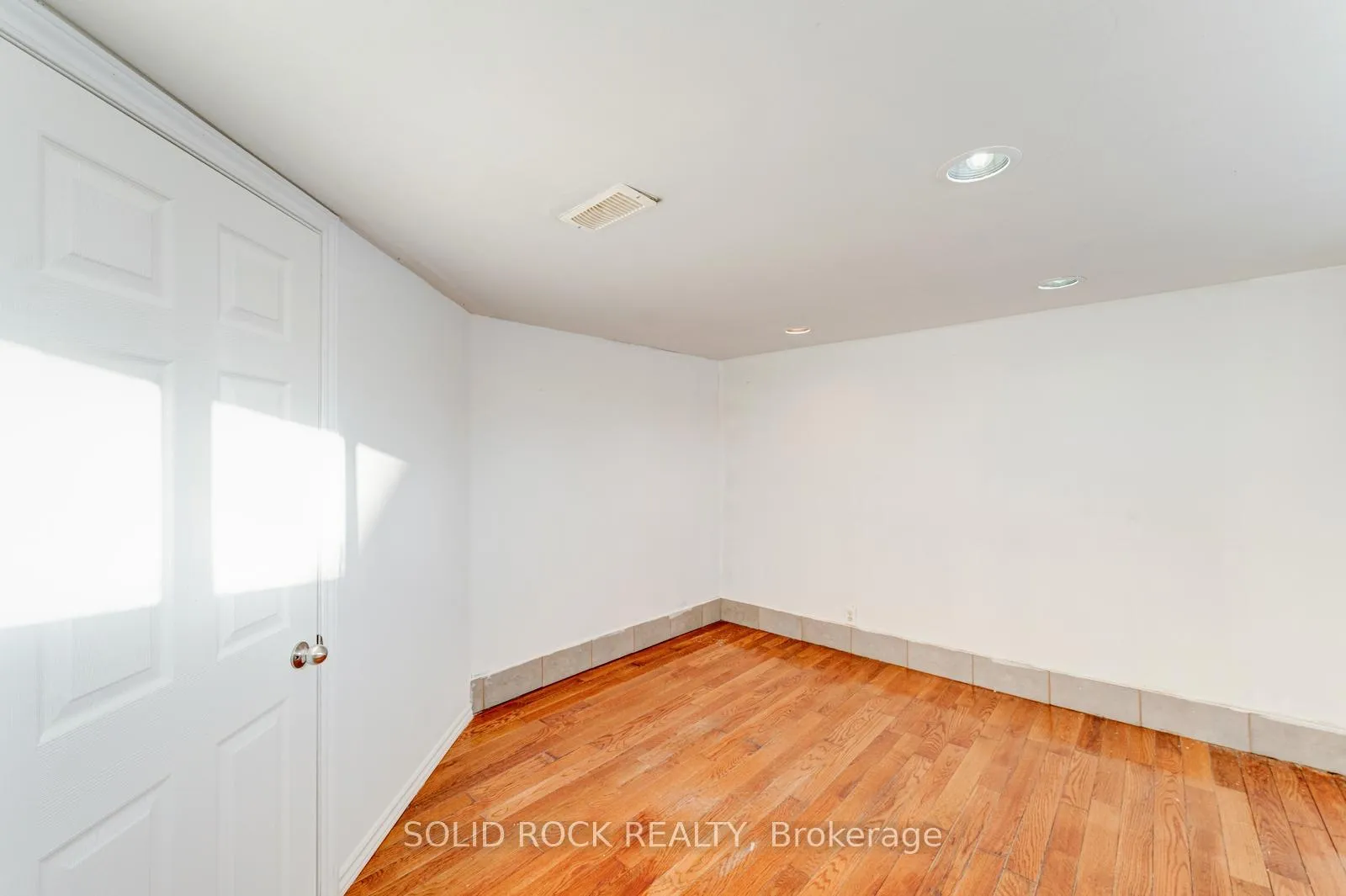 Photo 22 of 33 Elfreda Boulevard, Scarborough, Clairlea-Birchmount — HOMEH