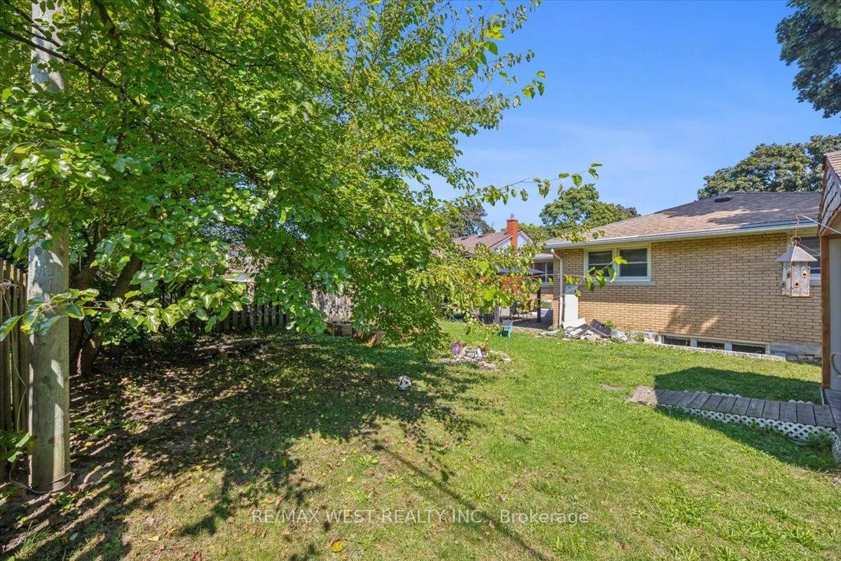 Photo 4 of 59 Maywood Road, Kitchener — HOMEH