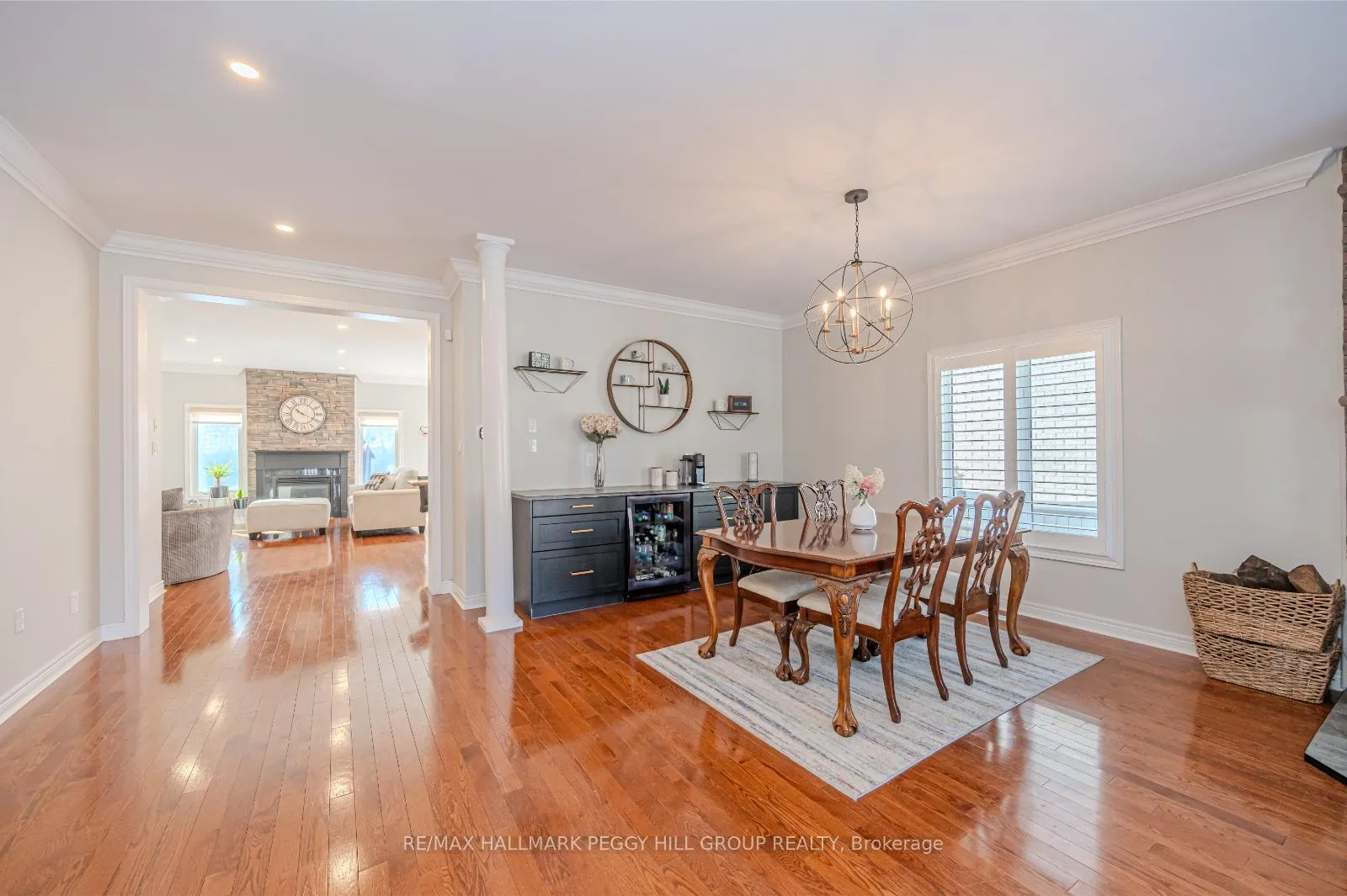 Photo 4 of 34 Camelot Square, Barrie, Innis-Shore — HOMEH