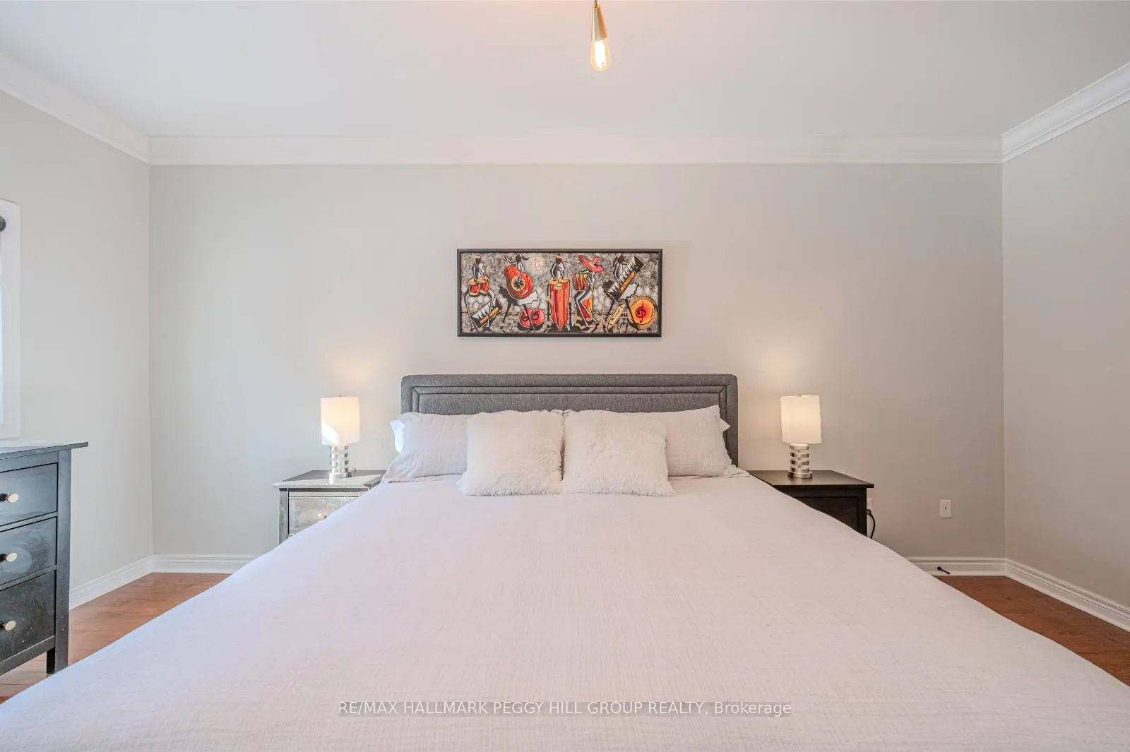 Photo 8 of 34 Camelot Square, Barrie, Innis-Shore — HOMEH