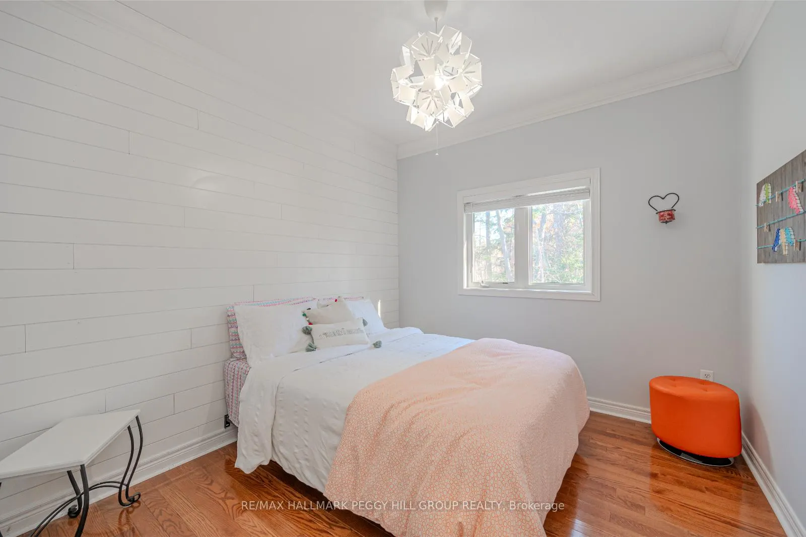Photo 11 of 34 Camelot Square, Barrie, Innis-Shore — HOMEH