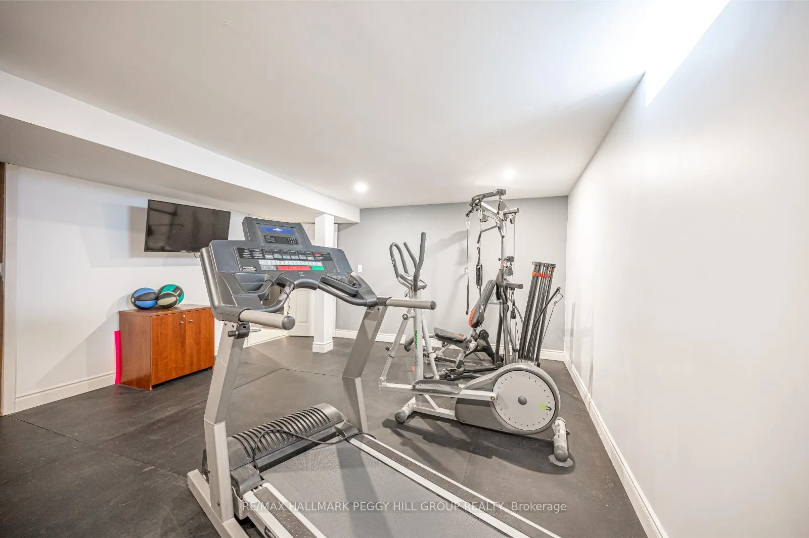Photo 14 of 34 Camelot Square, Barrie, Innis-Shore — HOMEH