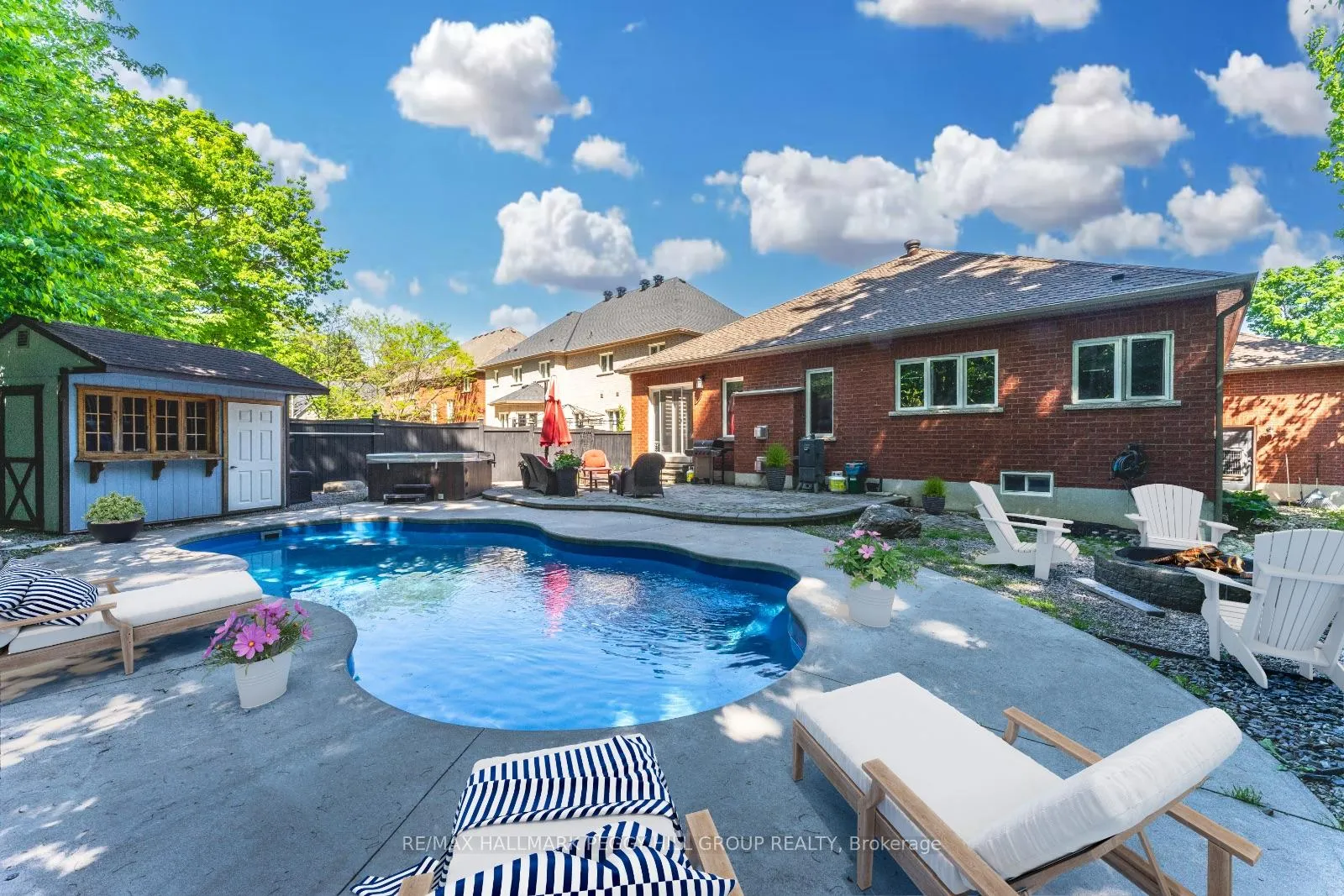 Photo 15 of 34 Camelot Square, Barrie, Innis-Shore — HOMEH