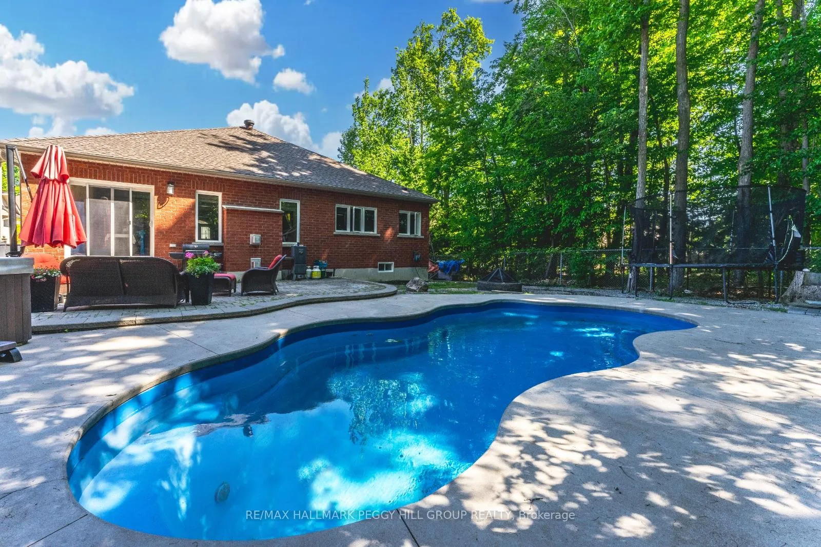 Photo 16 of 34 Camelot Square, Barrie, Innis-Shore — HOMEH