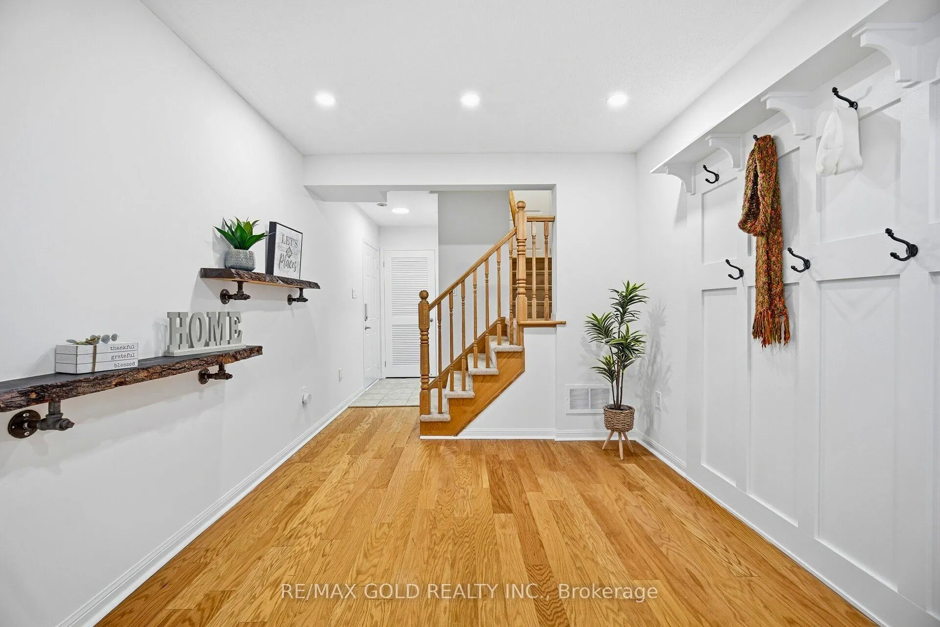 Photo 4 of 920 Sprague Place, Milton, Coates — HOMEH