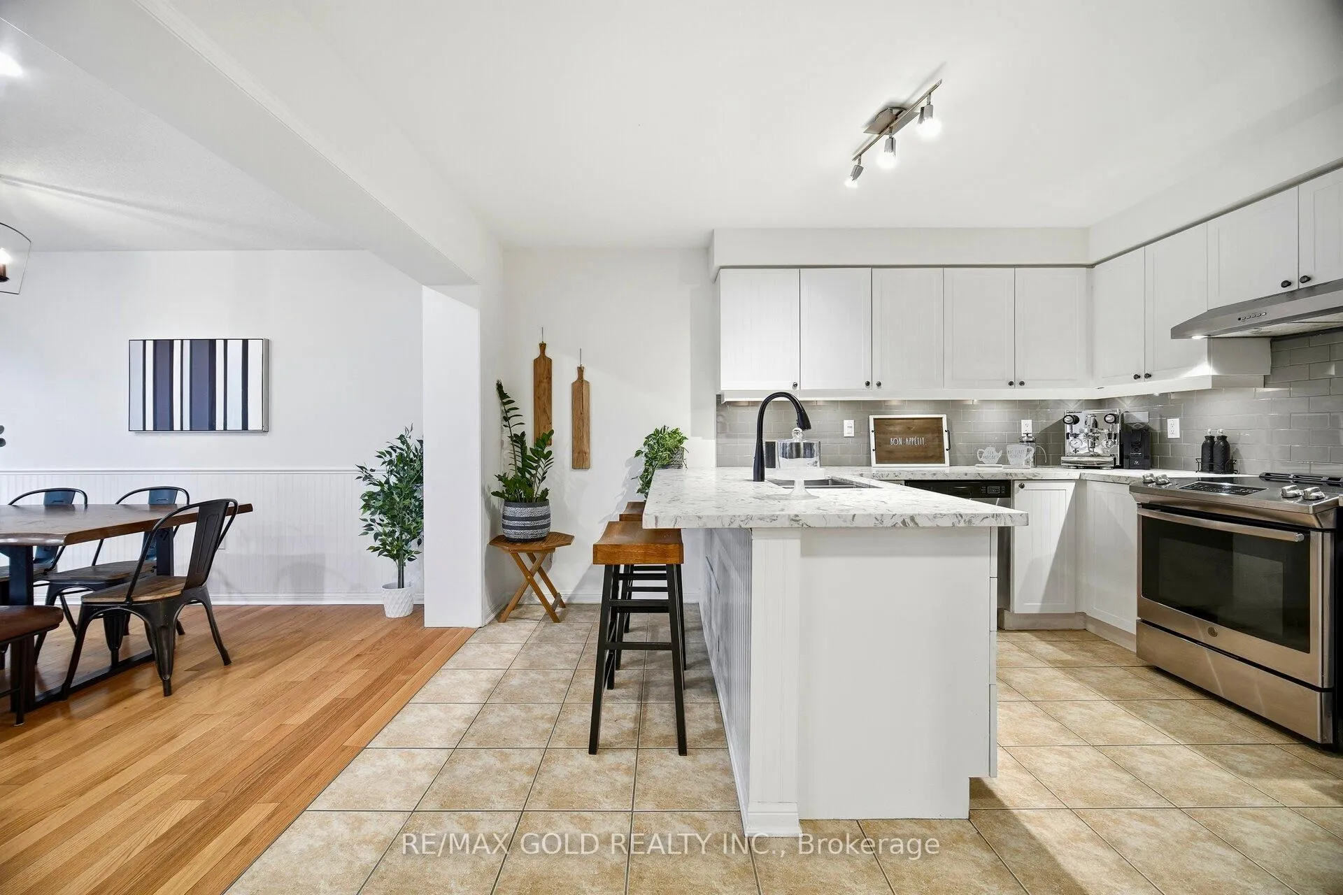 Photo 6 of 920 Sprague Place, Milton, Coates — HOMEH