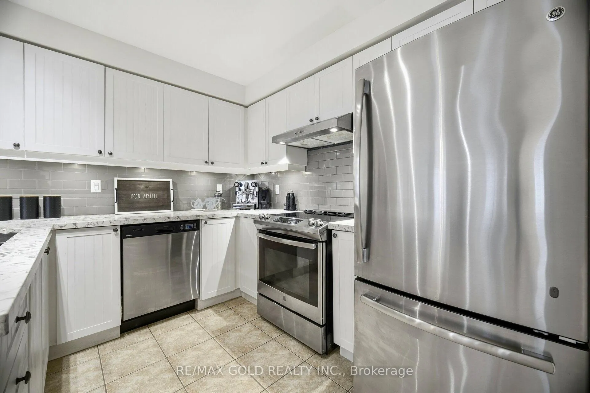 Photo 8 of 920 Sprague Place, Milton, Coates — HOMEH