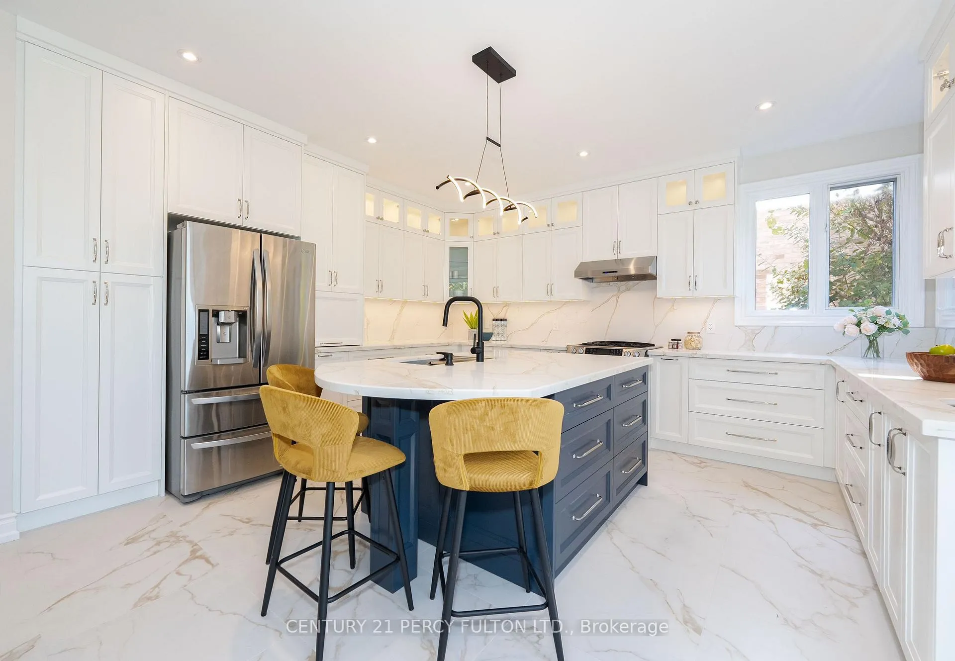 Photo 2 of 10 Burndenford Crescent, Markham, Markville — HOMEH