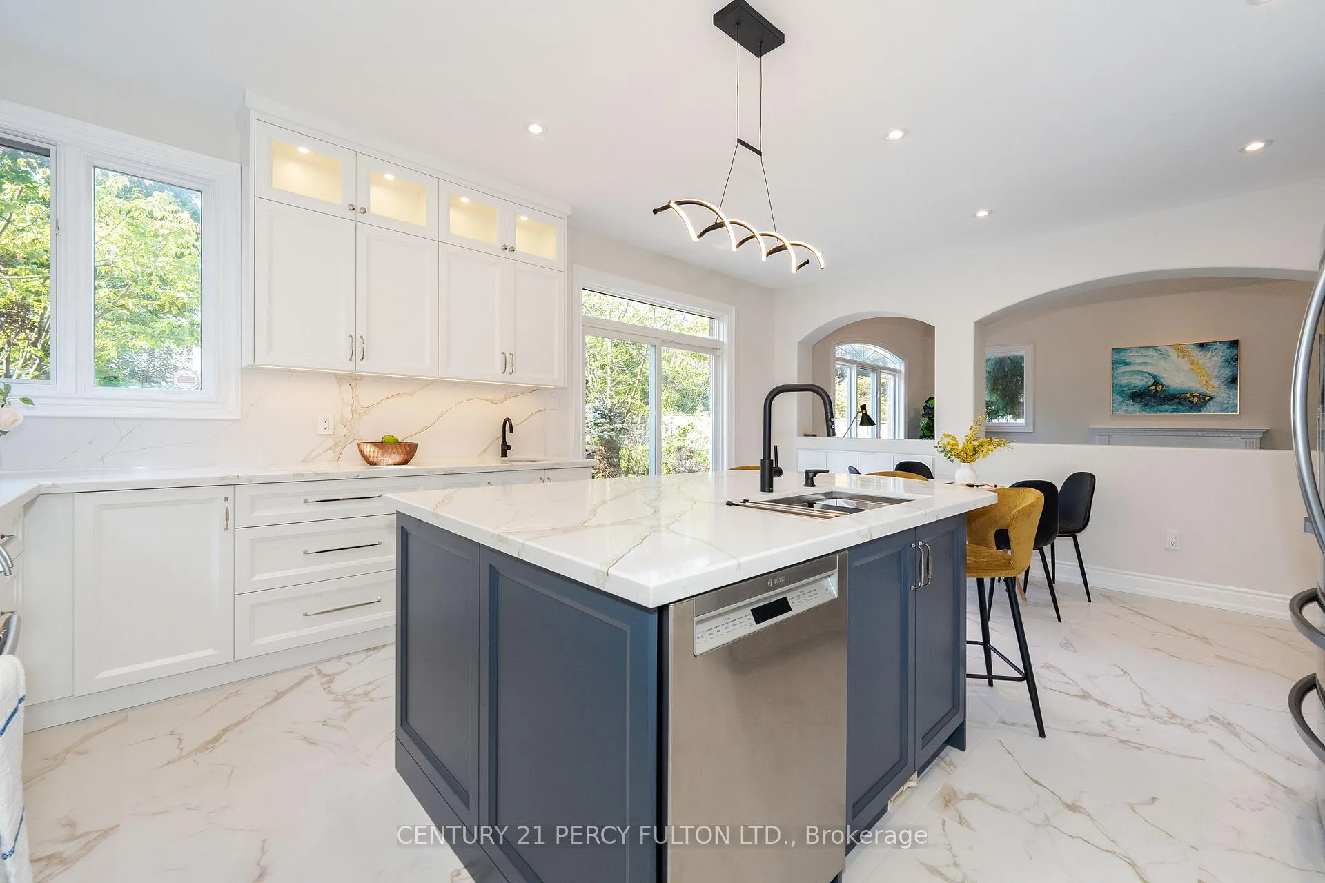 Photo 4 of 10 Burndenford Crescent, Markham, Markville — HOMEH