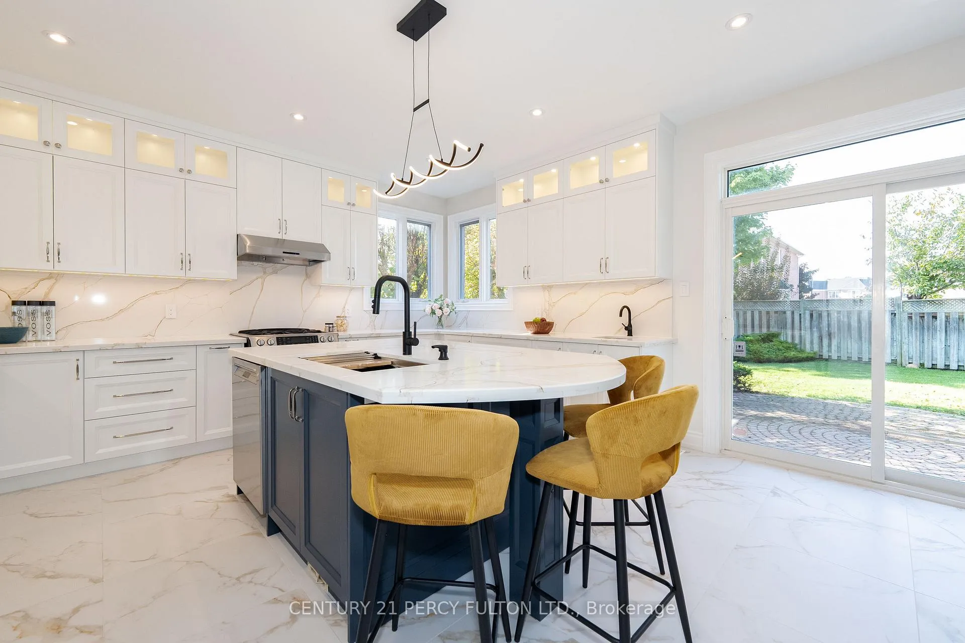 Photo 5 of 10 Burndenford Crescent, Markham, Markville — HOMEH