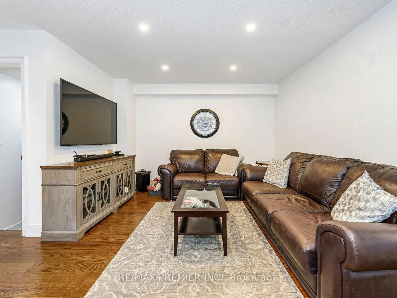 Photo 9 of 104 Humbershed Crescent, Caledon, Bolton West — HOMEH