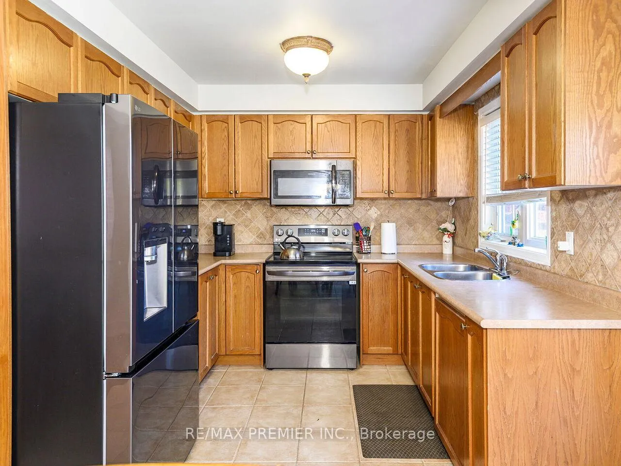 Photo 14 of 104 Humbershed Crescent, Caledon, Bolton West — HOMEH