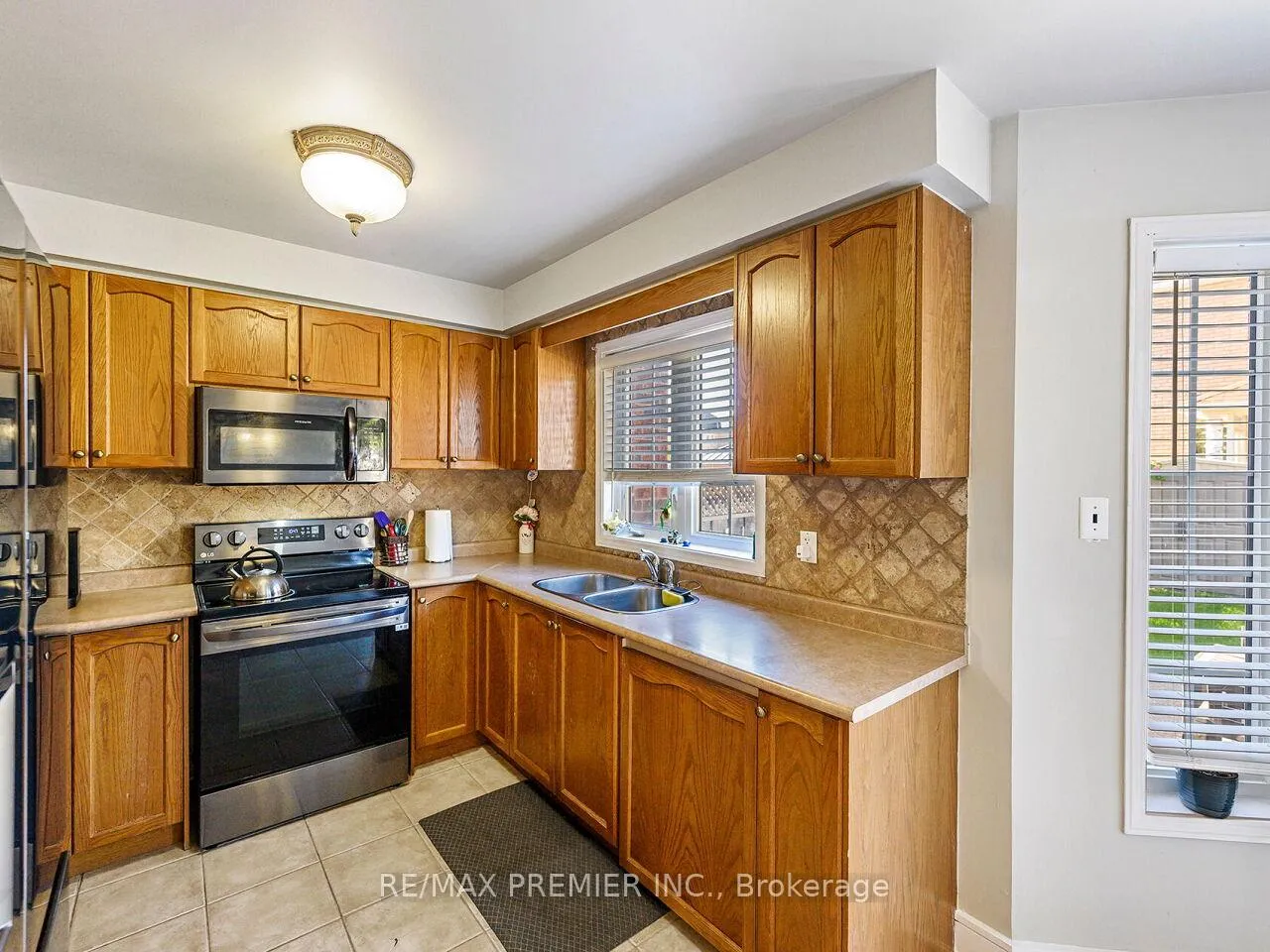 Photo 15 of 104 Humbershed Crescent, Caledon, Bolton West — HOMEH