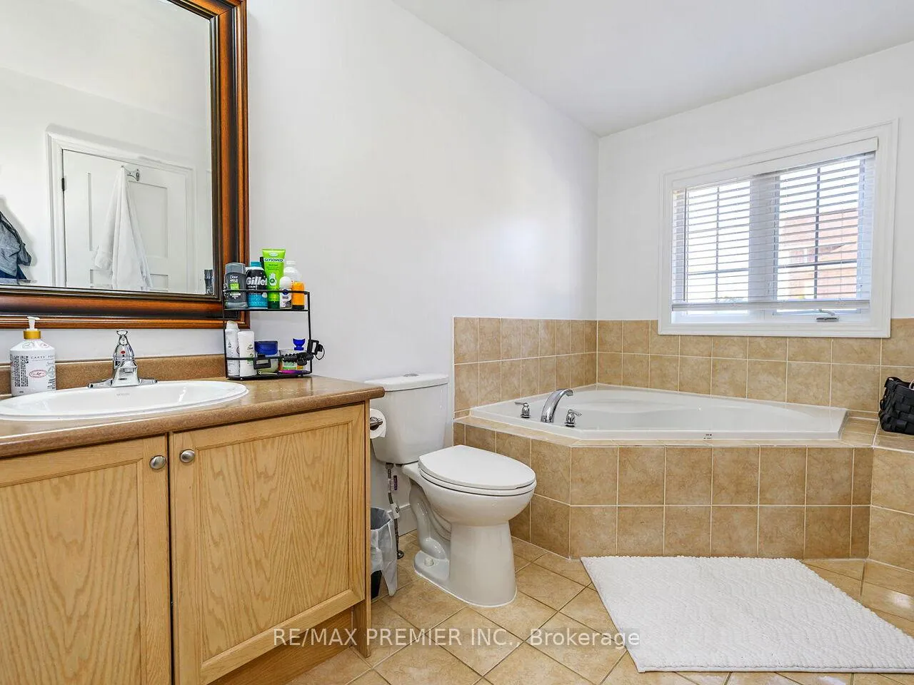 Photo 28 of 104 Humbershed Crescent, Caledon, Bolton West — HOMEH