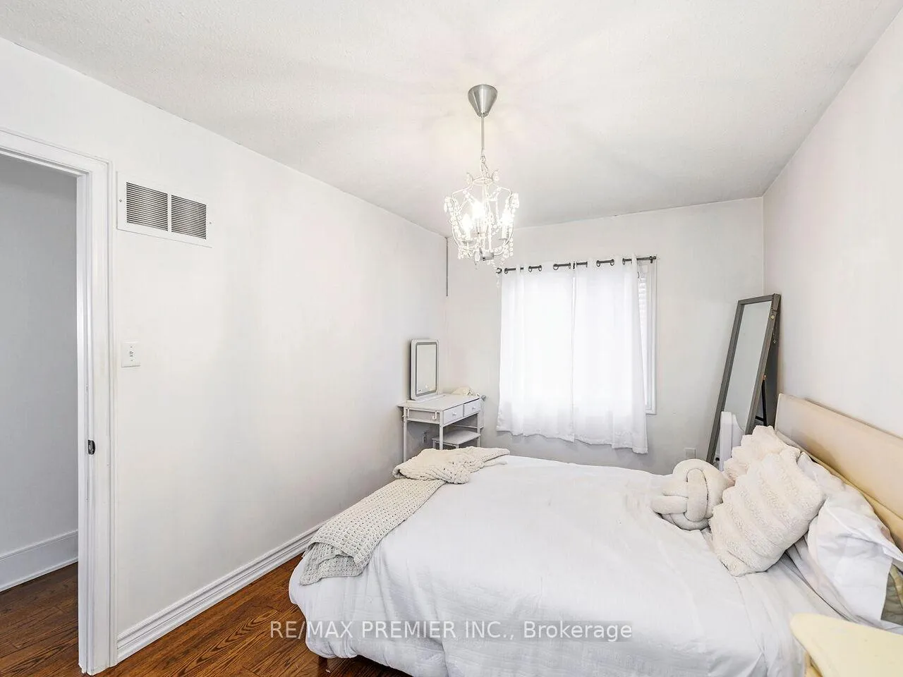 Photo 31 of 104 Humbershed Crescent, Caledon, Bolton West — HOMEH