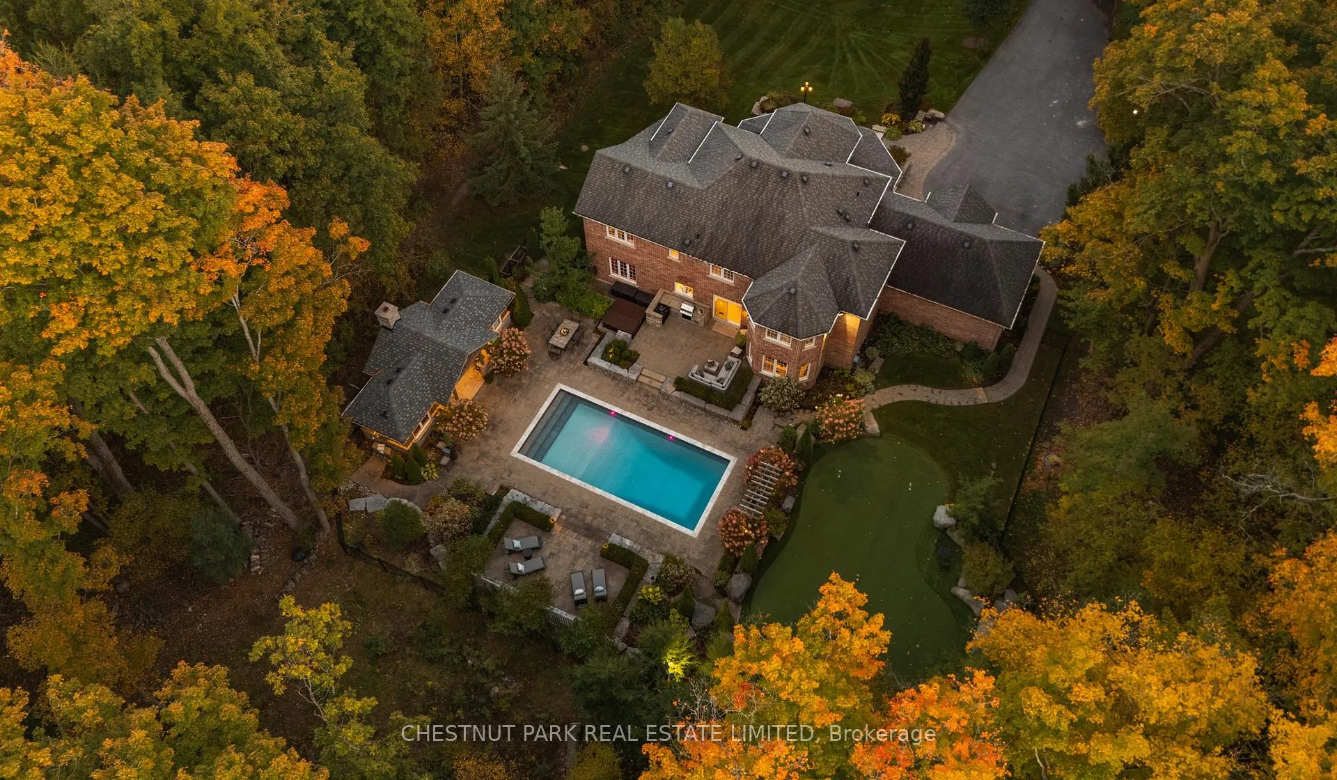 Photo 2 of 6 Oakview Place, Uxbridge — HOMEH