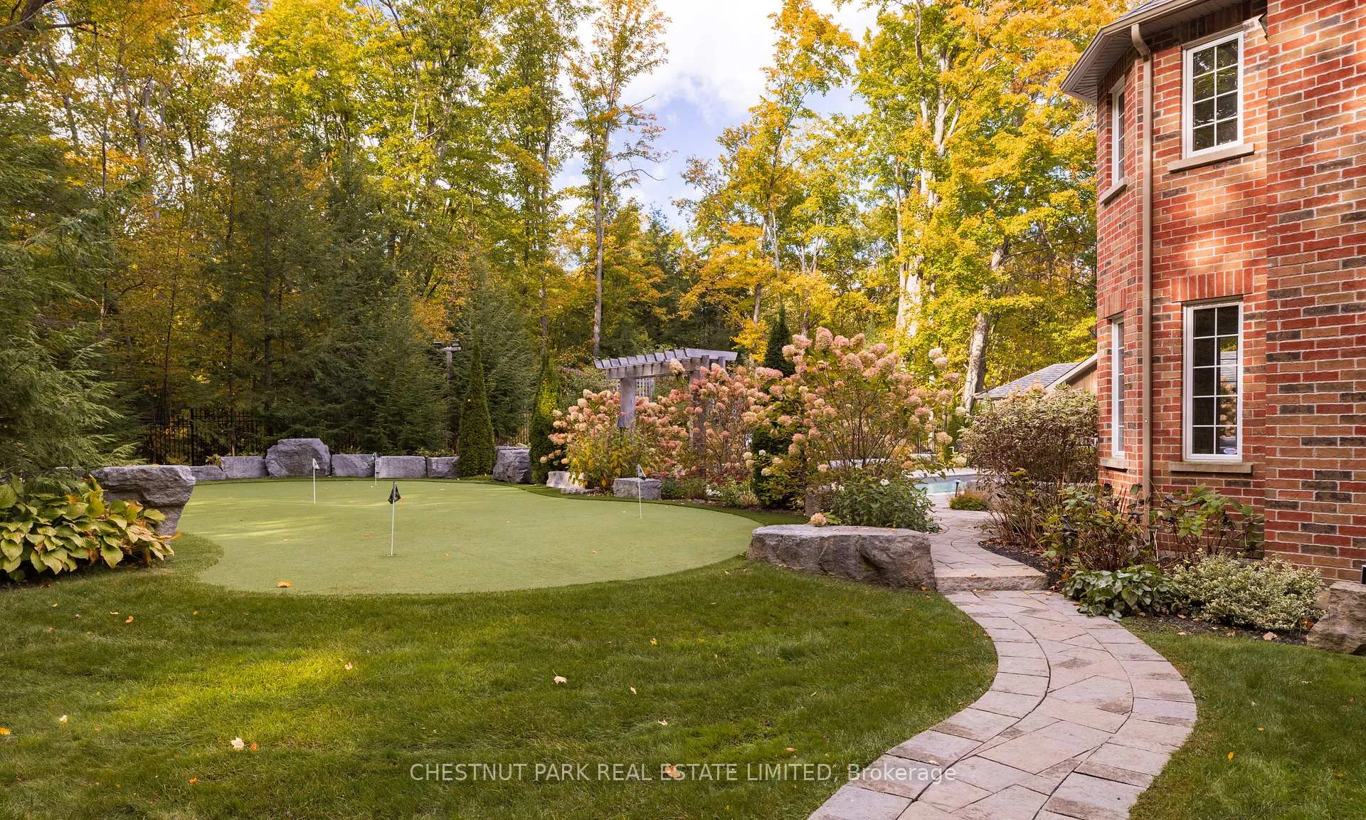 Photo 37 of 6 Oakview Place, Uxbridge — HOMEH