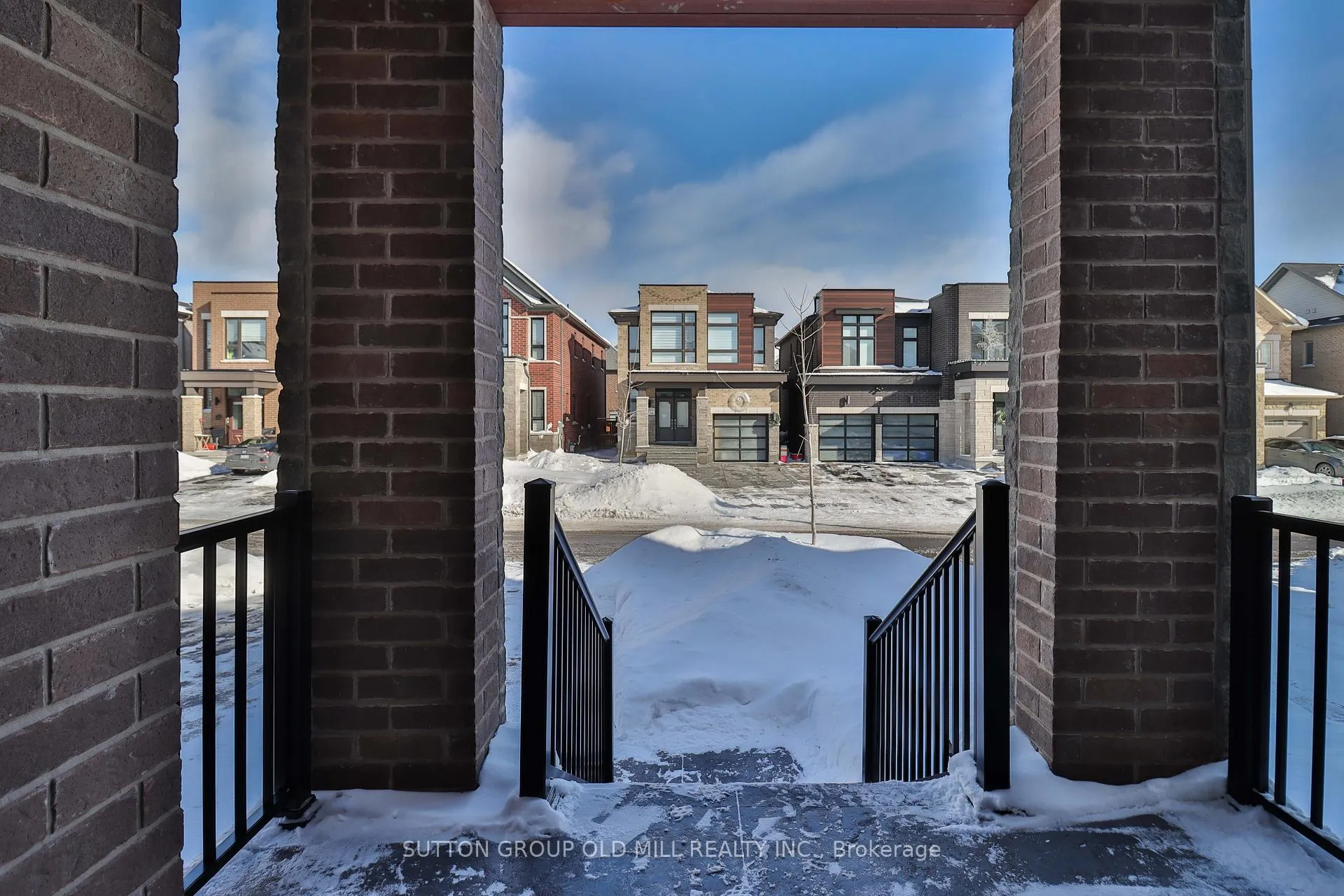 Photo 3 of 17 Bellefond Street, Vaughan, Kleinburg — HOMEH