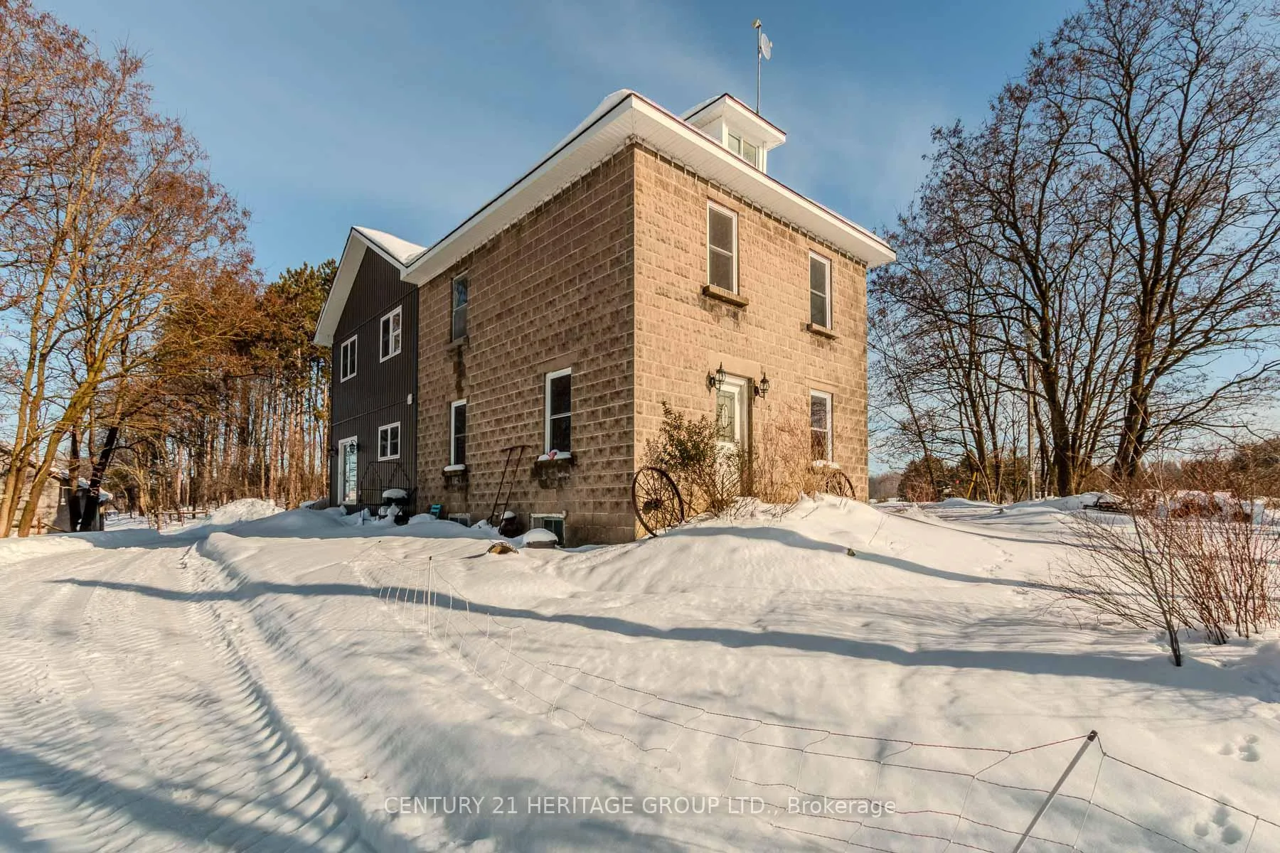 Photo 1 of 797177 East Back Line, Chatsworth — HOMEH