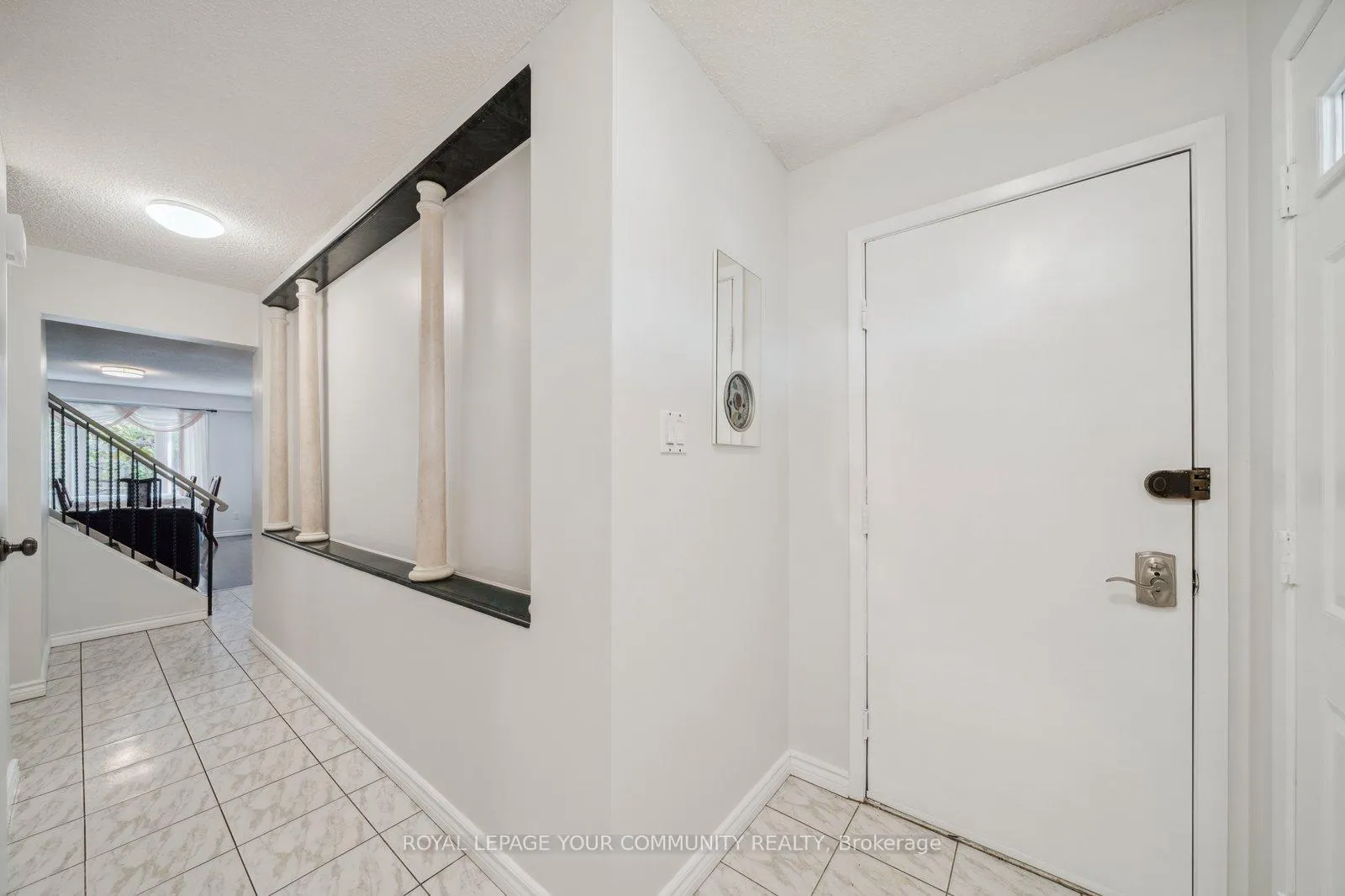 Photo 3 of 154 Lisa Crescent, Vaughan, Crestwood-Springfarm-Yorkhill — HOMEH
