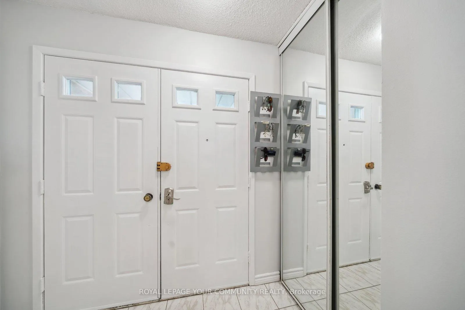 Photo 4 of 154 Lisa Crescent, Vaughan, Crestwood-Springfarm-Yorkhill — HOMEH