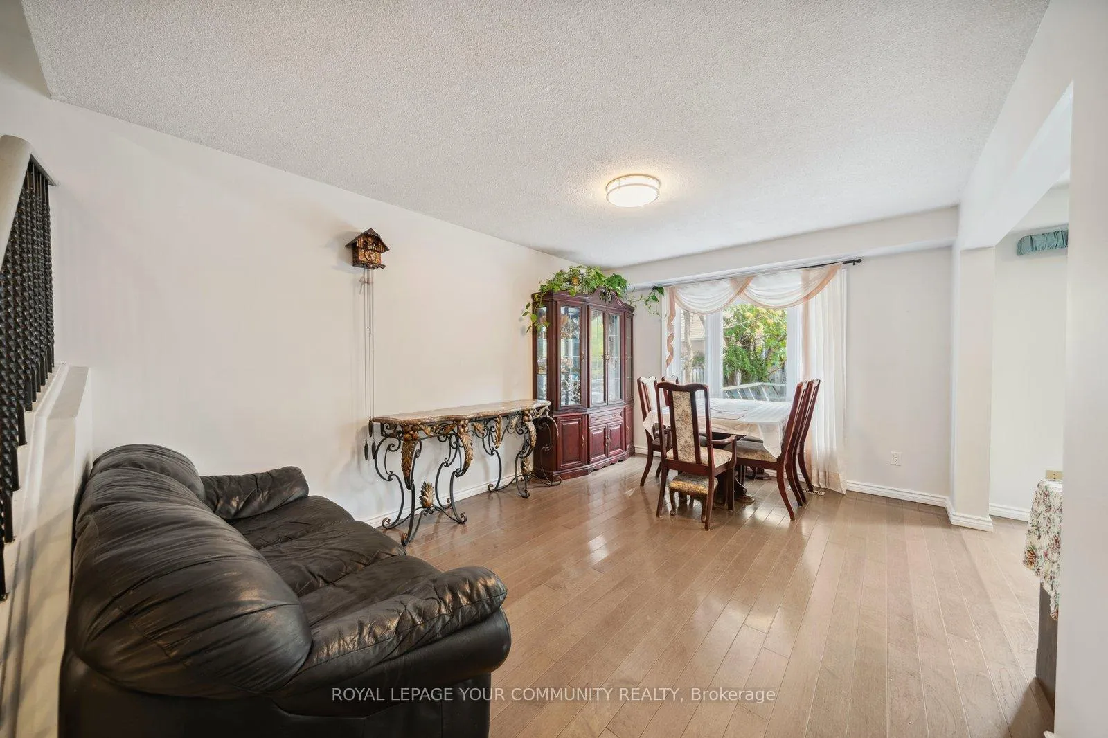 Photo 6 of 154 Lisa Crescent, Vaughan, Crestwood-Springfarm-Yorkhill — HOMEH