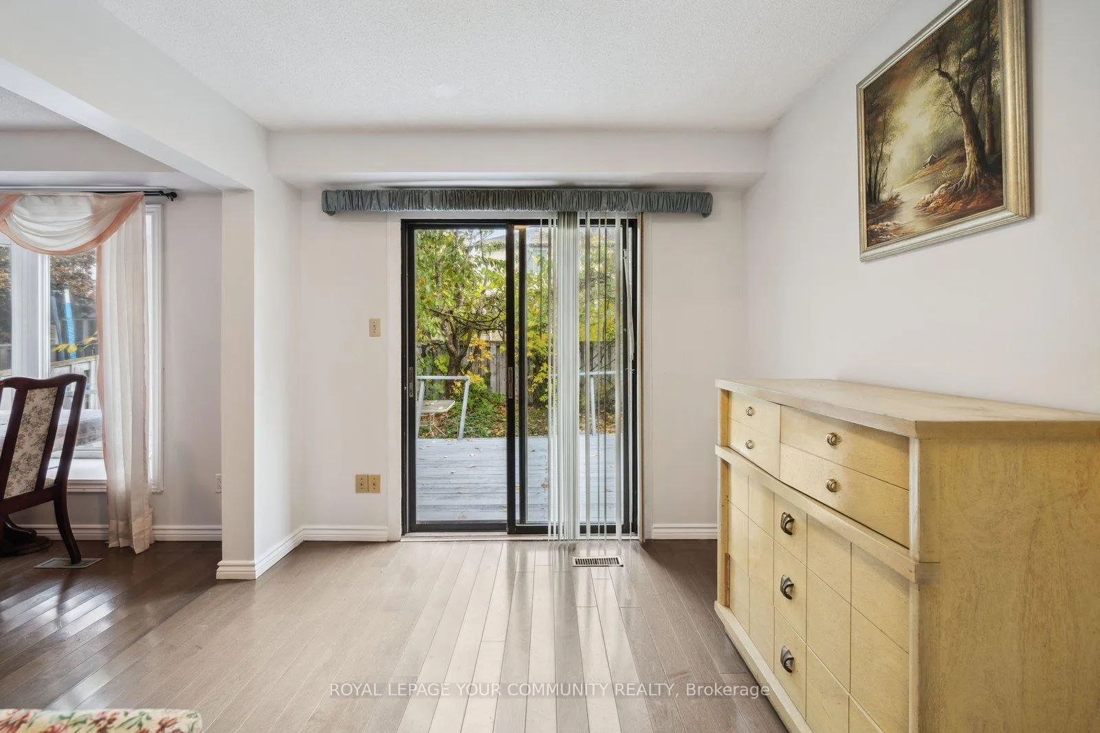Photo 10 of 154 Lisa Crescent, Vaughan, Crestwood-Springfarm-Yorkhill — HOMEH
