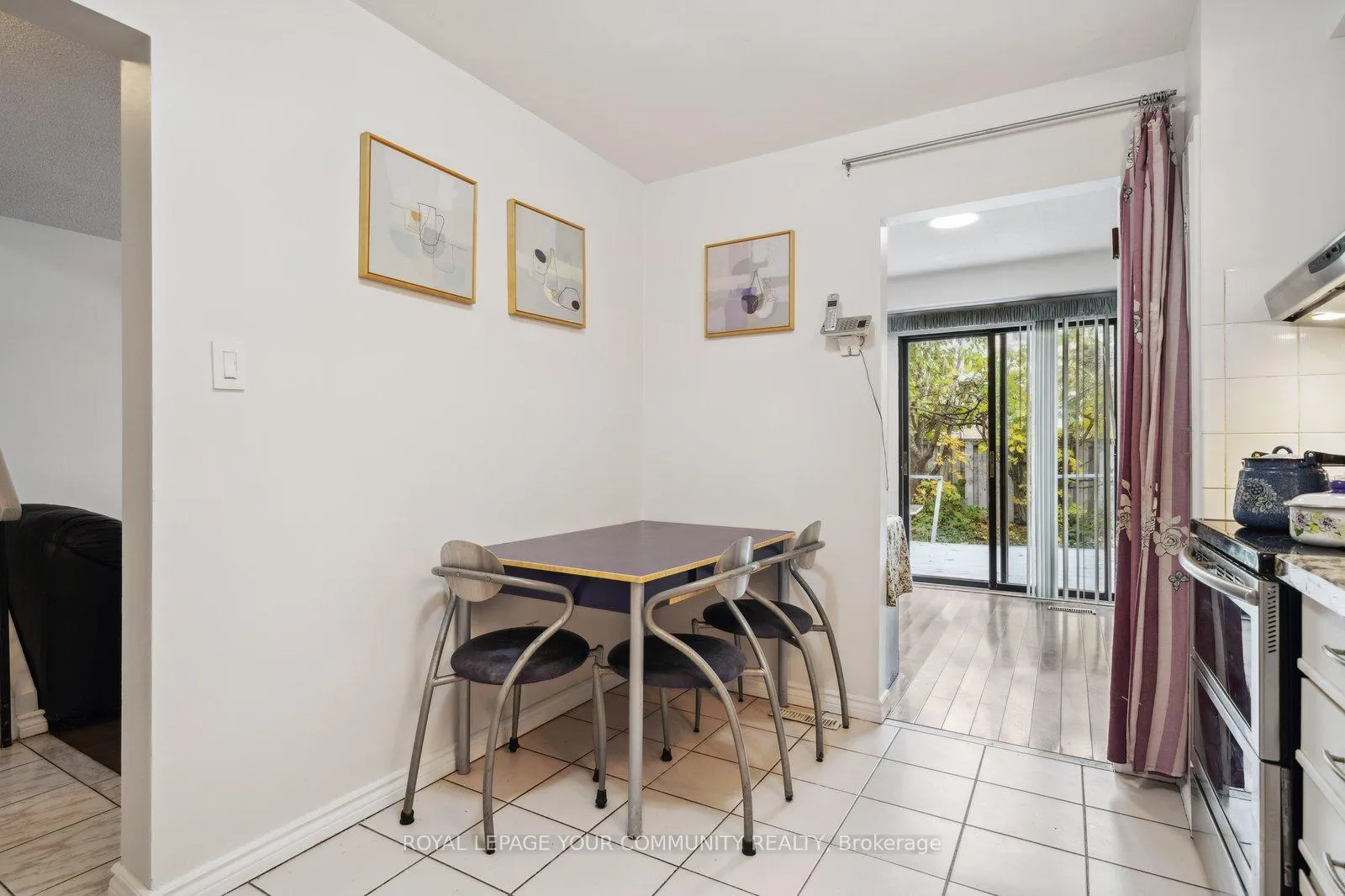 Photo 13 of 154 Lisa Crescent, Vaughan, Crestwood-Springfarm-Yorkhill — HOMEH