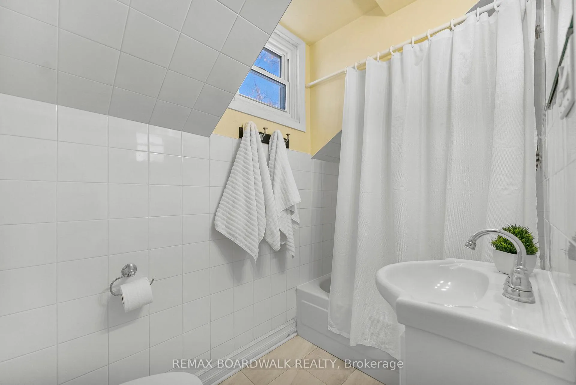 Photo 23 of 307 Joseph Street, North Grenville, Kemptville — HOMEH